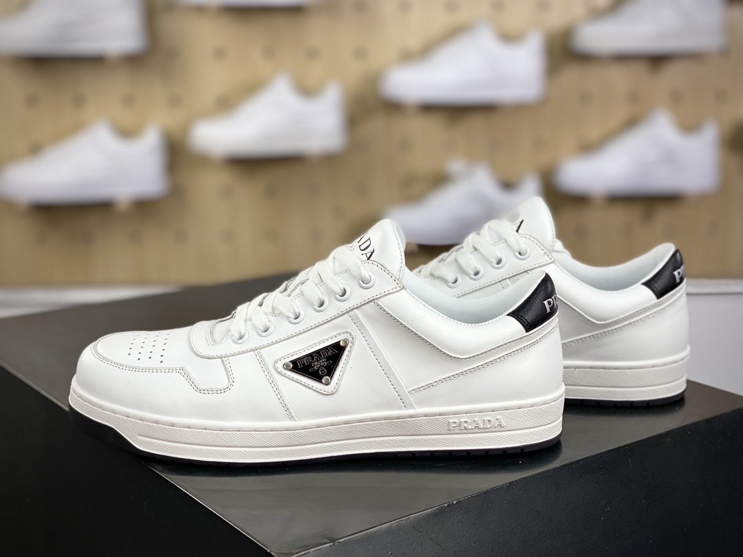 400 意大利高奢品牌·普拉达Prada Downtown Low Sneakers 闹市区系列低帮板鞋“皮革白黑三角标”2EE364_3LJ6_F0964