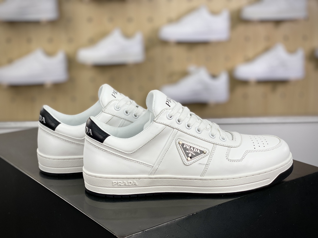 400 意大利高奢品牌·普拉达Prada Downtown Low Sneakers 闹市区系列低帮板鞋“皮革白黑三角标”2EE364_3LJ6_F0964