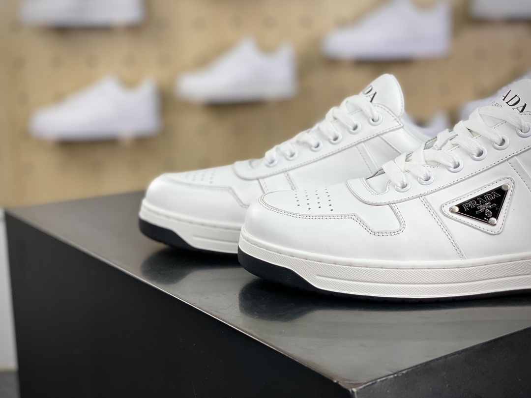 400 意大利高奢品牌·普拉达Prada Downtown Low Sneakers 闹市区系列低帮板鞋“皮革白黑三角标”2EE364_3LJ6_F0964