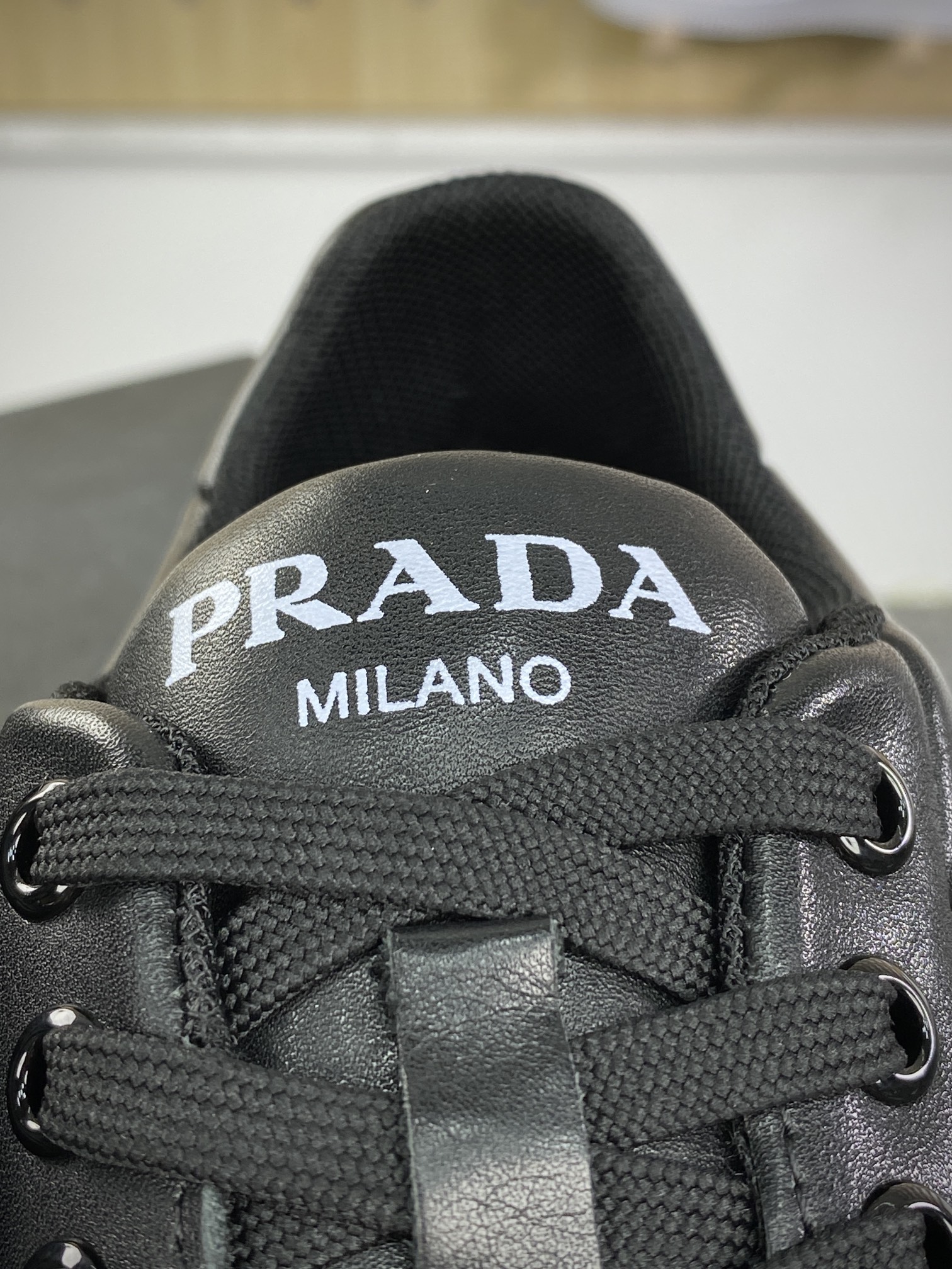 400 普拉达Prada Triangle Logo Leather Sneakers 三角形系列运动鞋“皮革全黑”1E804M3LKI-F0002