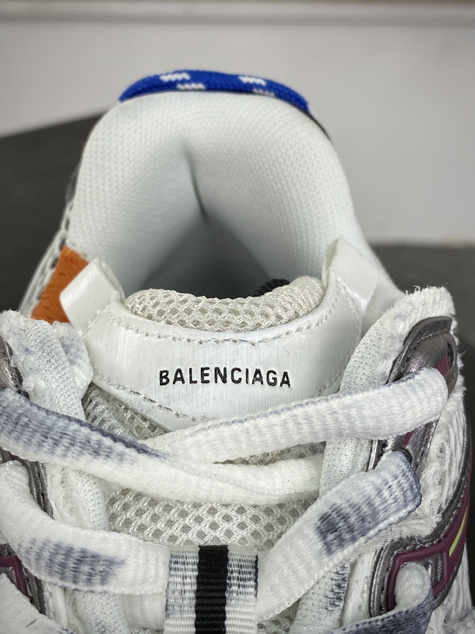 500 巴黎世家BALENCIAGA Runner Sneaker 3.0慢跑系列慢跑鞋“解构白银黑红做旧3.0”779064 W3RXP 9160