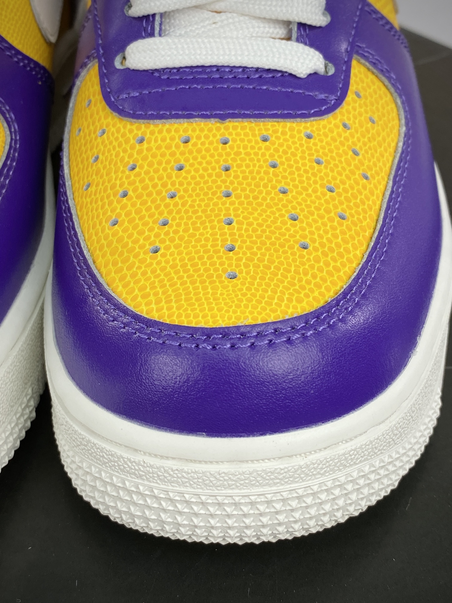 200 耐克Nike Wmns Air Force 1’07 Low SE”Be True to Her School”空军一号板鞋“皮革湖人紫黄”FJ1408-500