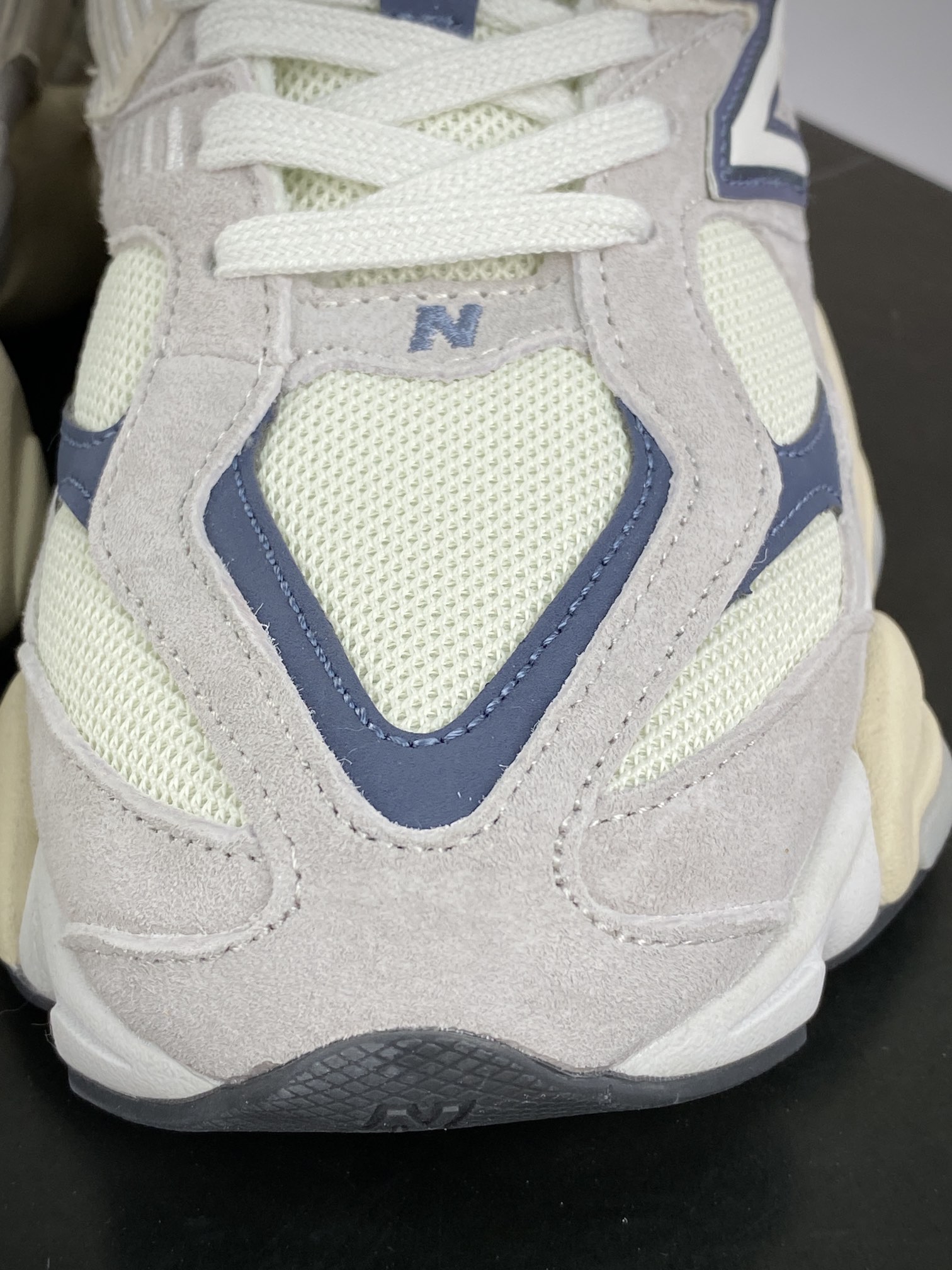 260 新百伦New Balance 9060”Moonrock Linen Pink Grey”系列跑步鞋“月光灰海军蓝”U9060EEB