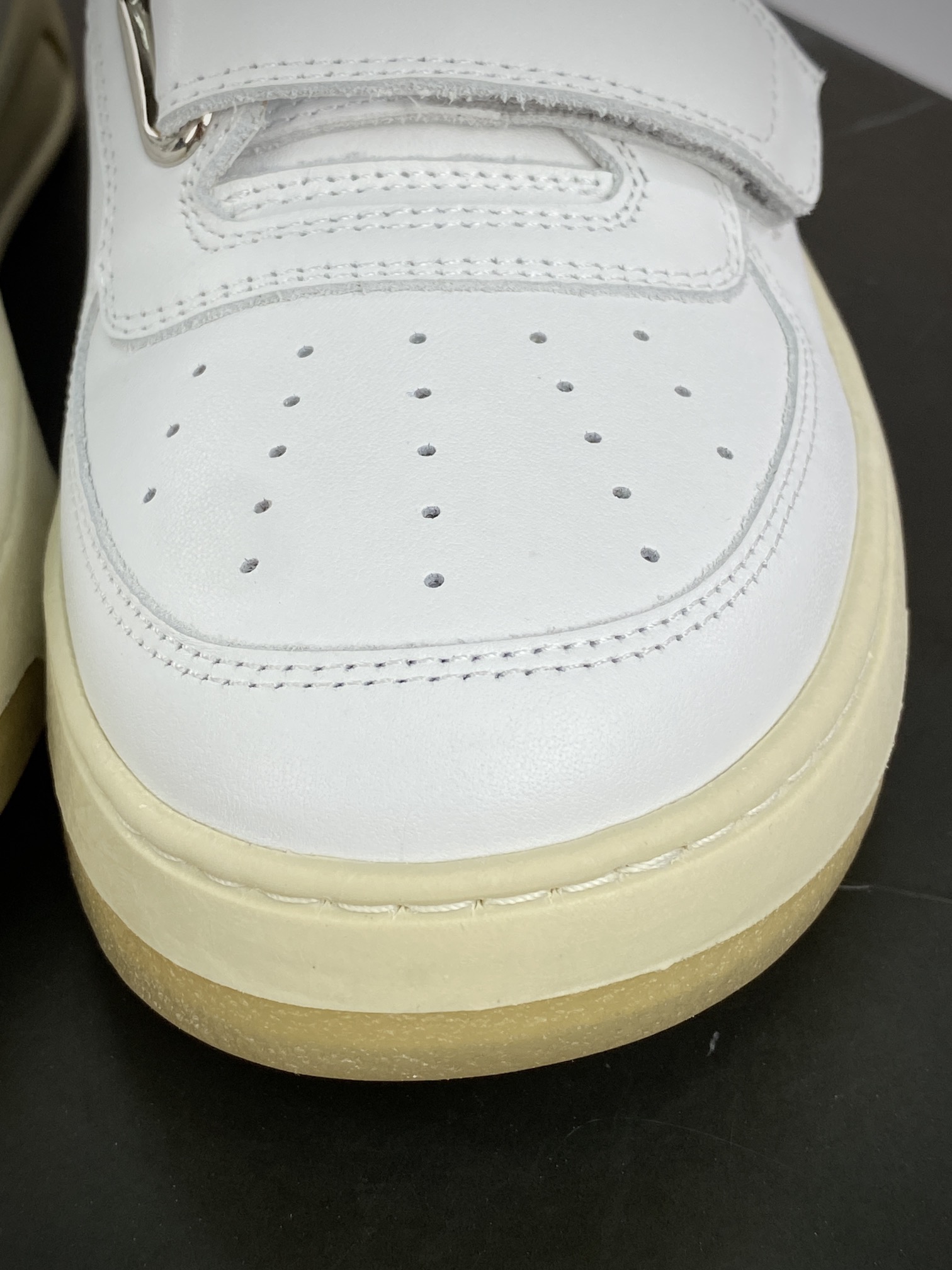 350 Acne Studios Steffey Velcro Strap Sneakers 维可搭扣系列低帮运动鞋“皮革白金米黄”BD0244-100