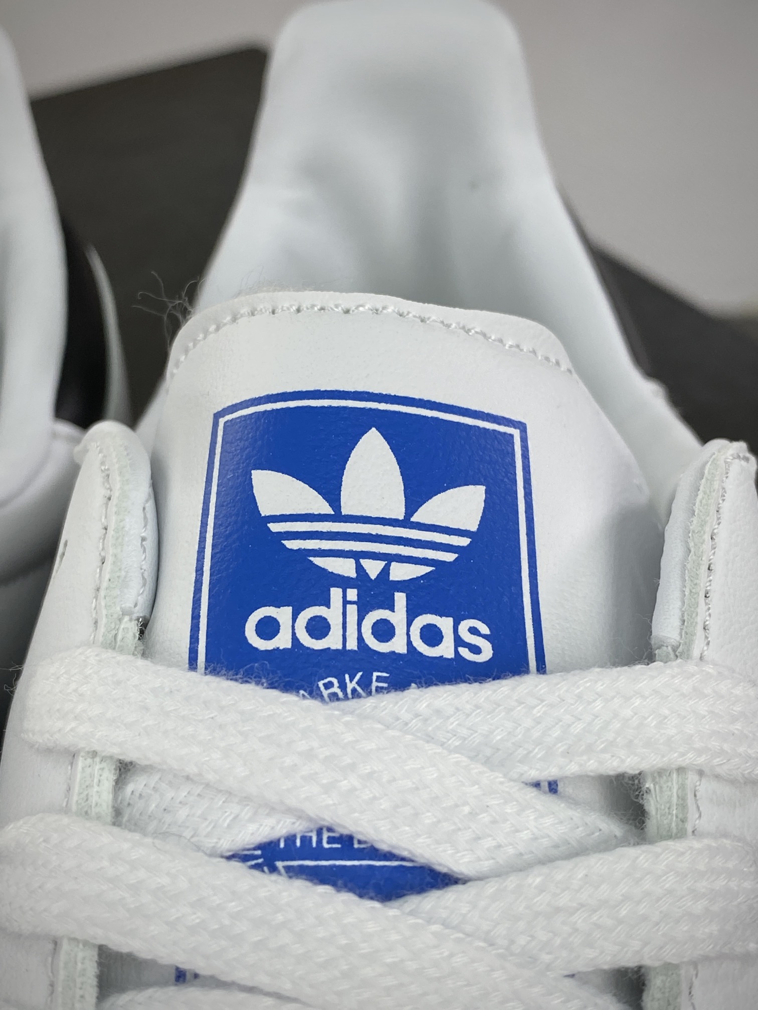 120 阿迪达斯Adidas三叶草 Originals Samba Vegan OG桑巴舞系列绅士德训板鞋“皮革白黑浅灰焦糖底环保标识”FW2427