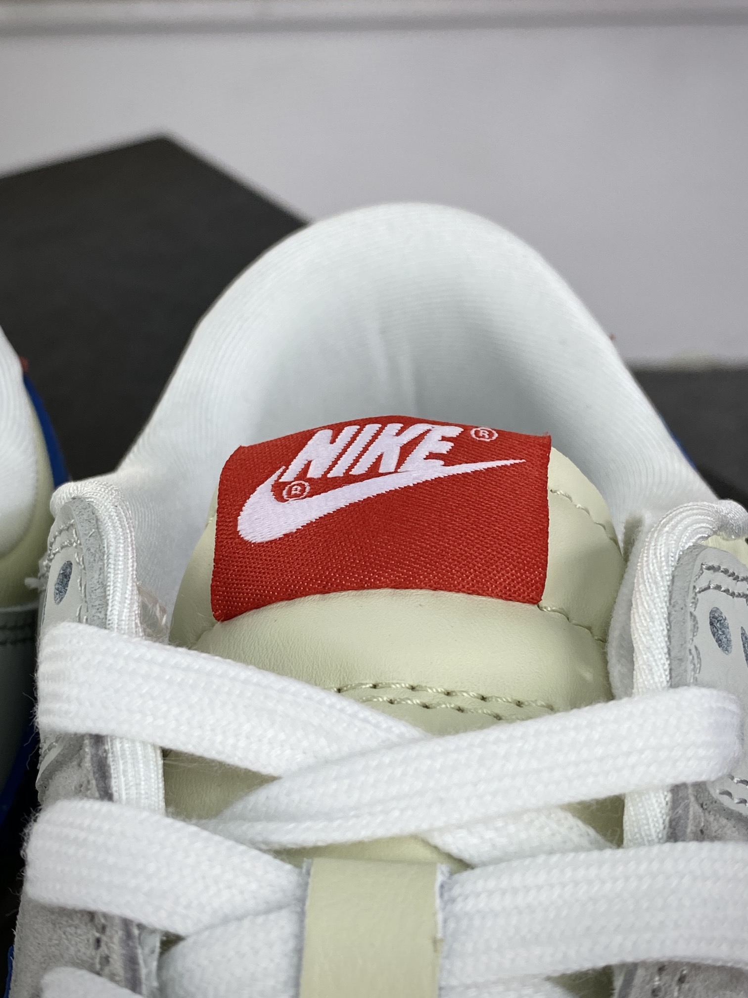 280 UNDEFEATED x Nike By You SB Dunk Low Retro 扣篮板鞋“联名白蓝车线电绣小钩”FC2025-302