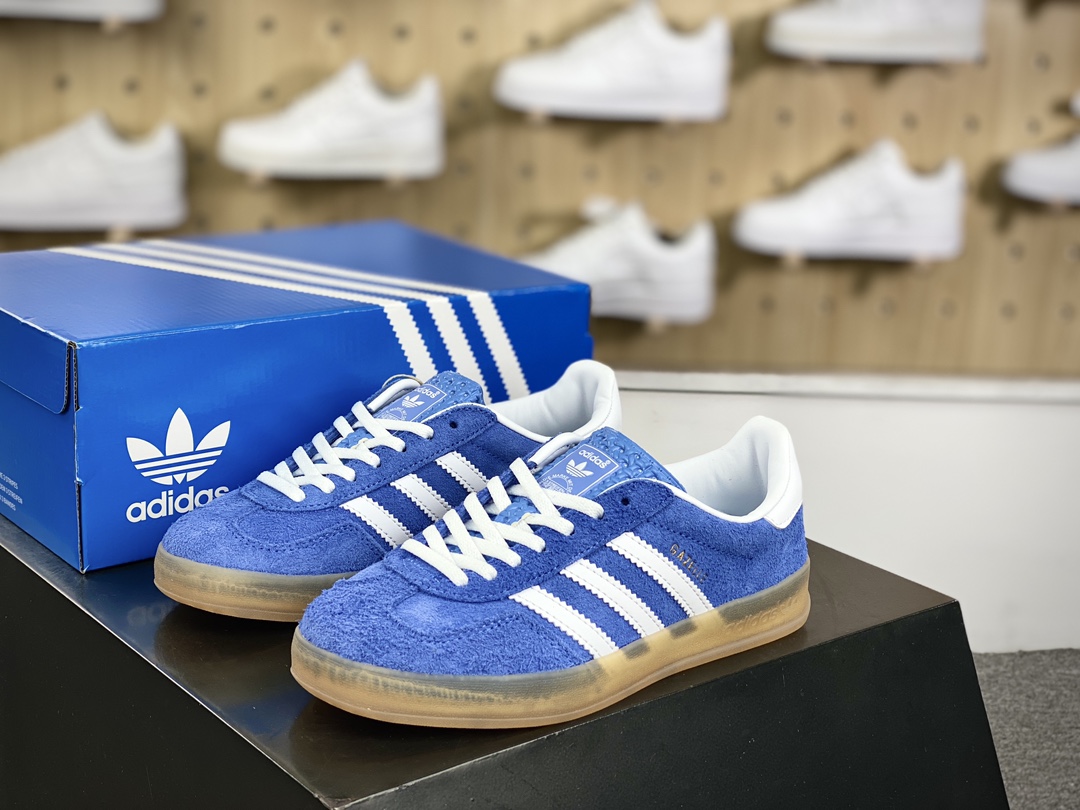 160 阿迪达斯Adidas Gazelle Indoor Trainers 羚羊内训系列低帮板鞋“麂皮学院浅蓝白生胶底”HQ8717