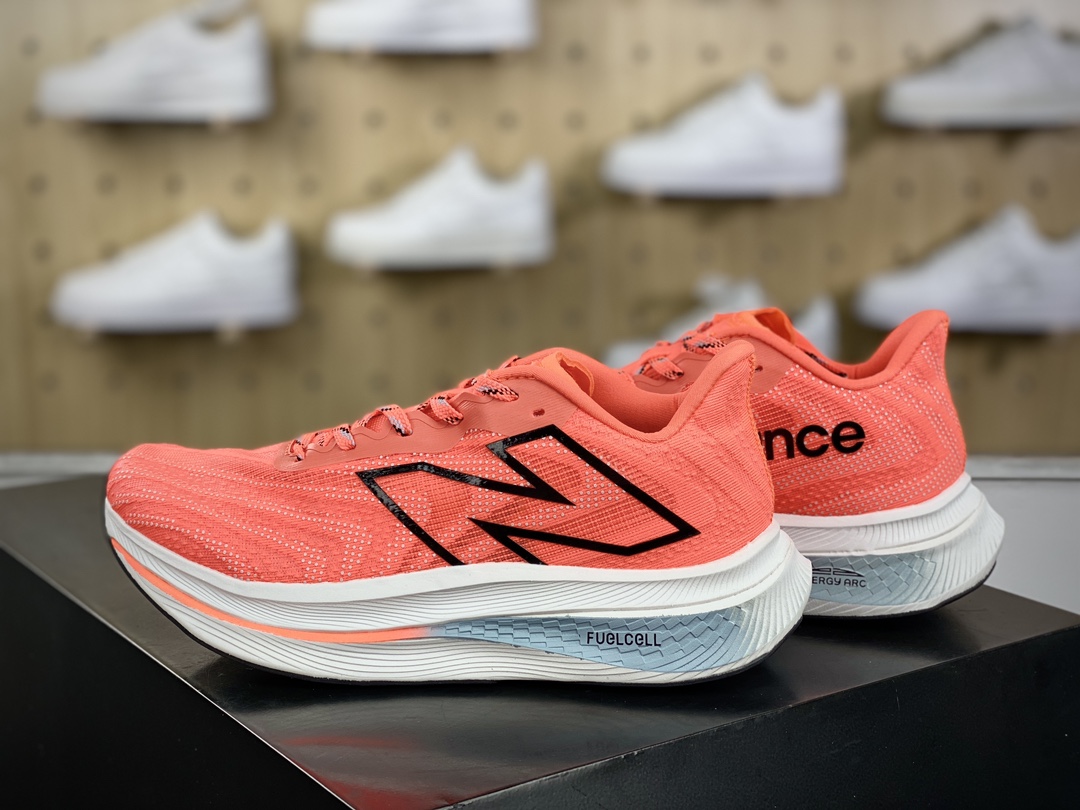 200 NB新百伦New Balance FuelCell SuperComp Trainer V2 慢跑鞋“网纱浅蓝黑渐红紫变”MRCXLG3