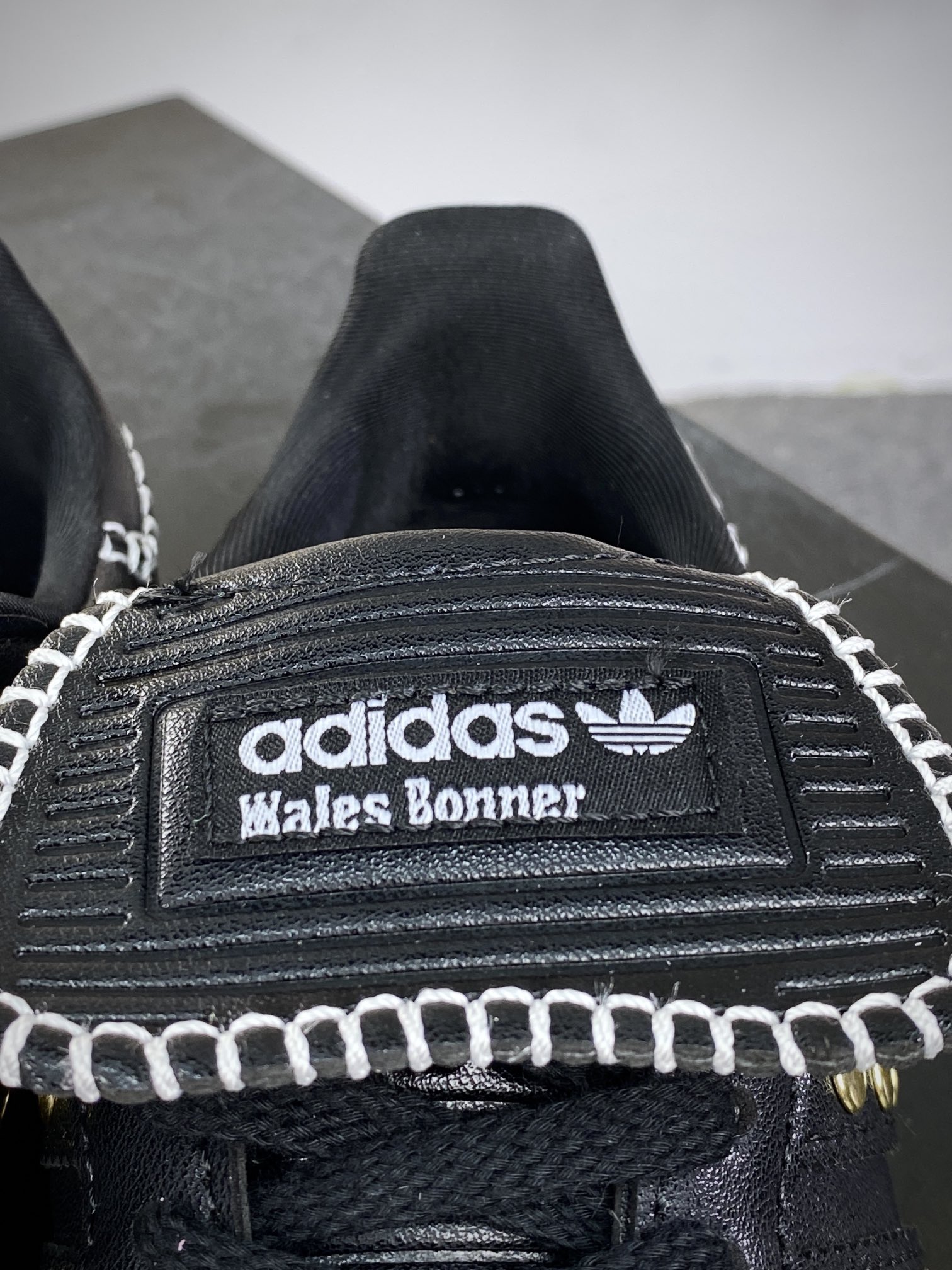 200 Wales Bonner x Adidas Originals Samba Classic"Studded Pack Black"桑巴舞板鞋“联名黑金铆钉”IG4303