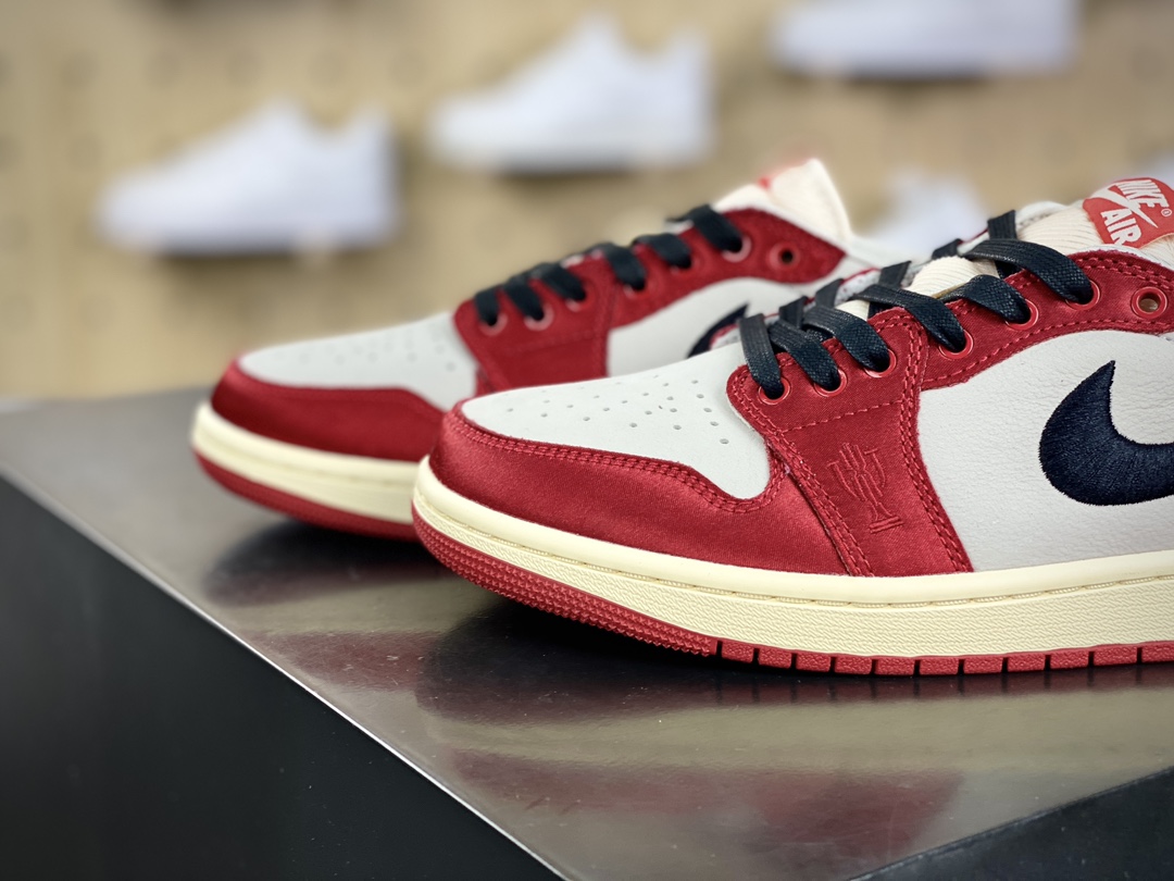 300 Trophy Room x Nike Air Jordan 1 Retro Low OG SP"Away"AJ1乔丹一代篮球鞋“联名丝绸白黑红芝加哥”FN0432-100