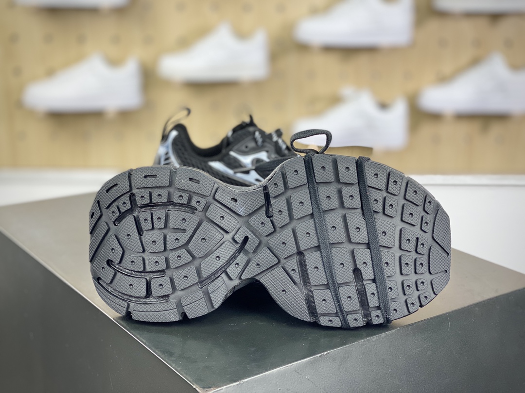 420 巴黎世家BALENCIAGA 3XL Sneakers 3+系列低帮复古慢跑鞋“网织黑白做旧”734731 W3XL59110