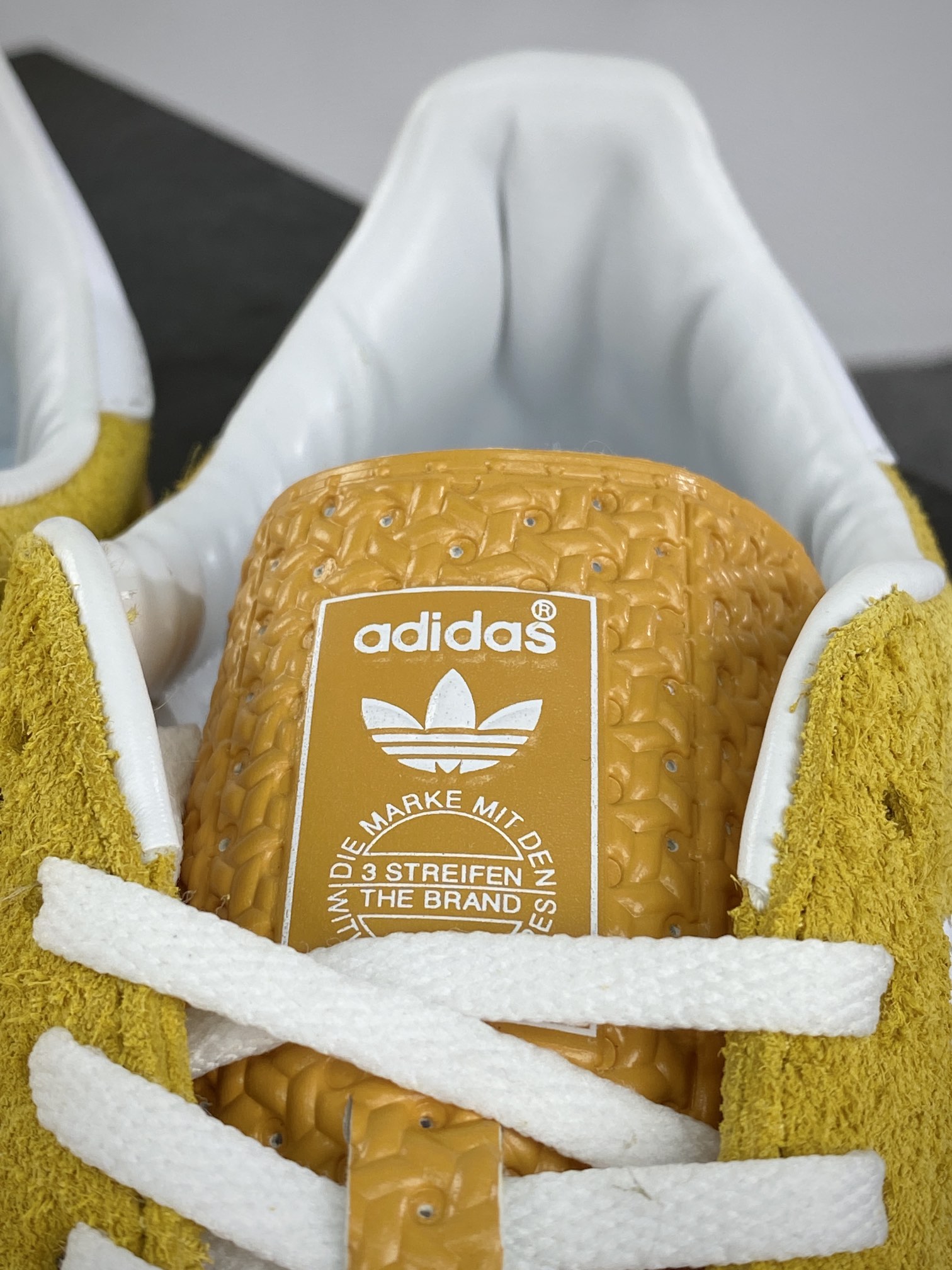 阿迪达斯Adidas Gazelle Indoor Trainers 羚羊内训系列低帮板鞋“麂皮土黄白生胶底”HQ8716