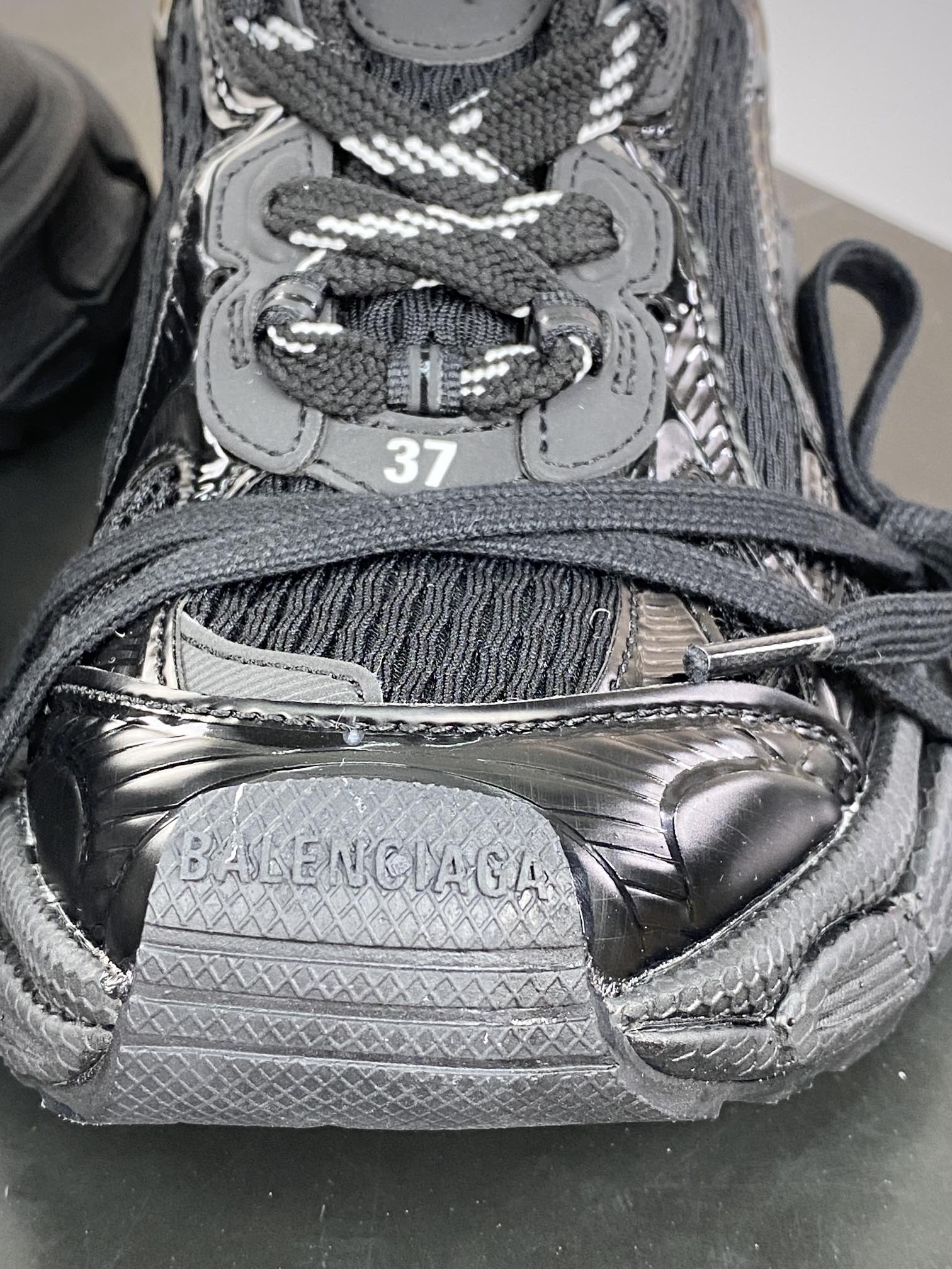 420 巴黎世家BALENCIAGA 3XL Sneakers 3+系列低帮慢跑鞋“网织全黑做旧”734731 W3XL59110