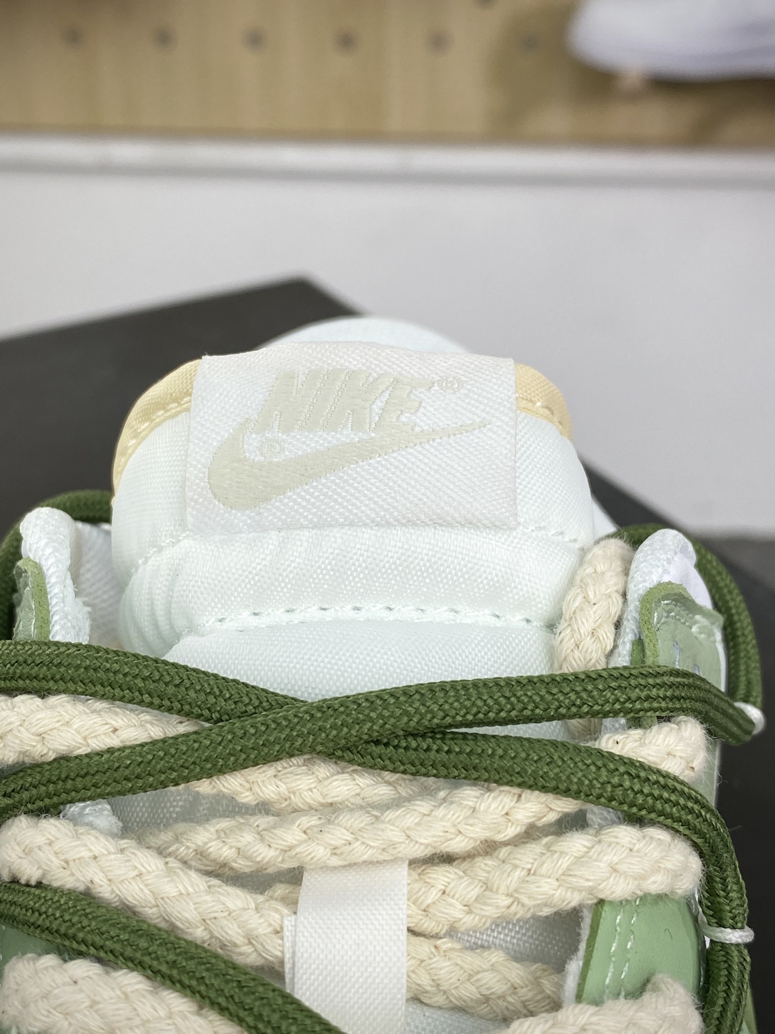 200 耐克Nike SB Dunk Low Lot"Longjing Tea"扣篮系列低帮休闲运动滑板板鞋“皮革米白绿龙井茶”DV0831-003