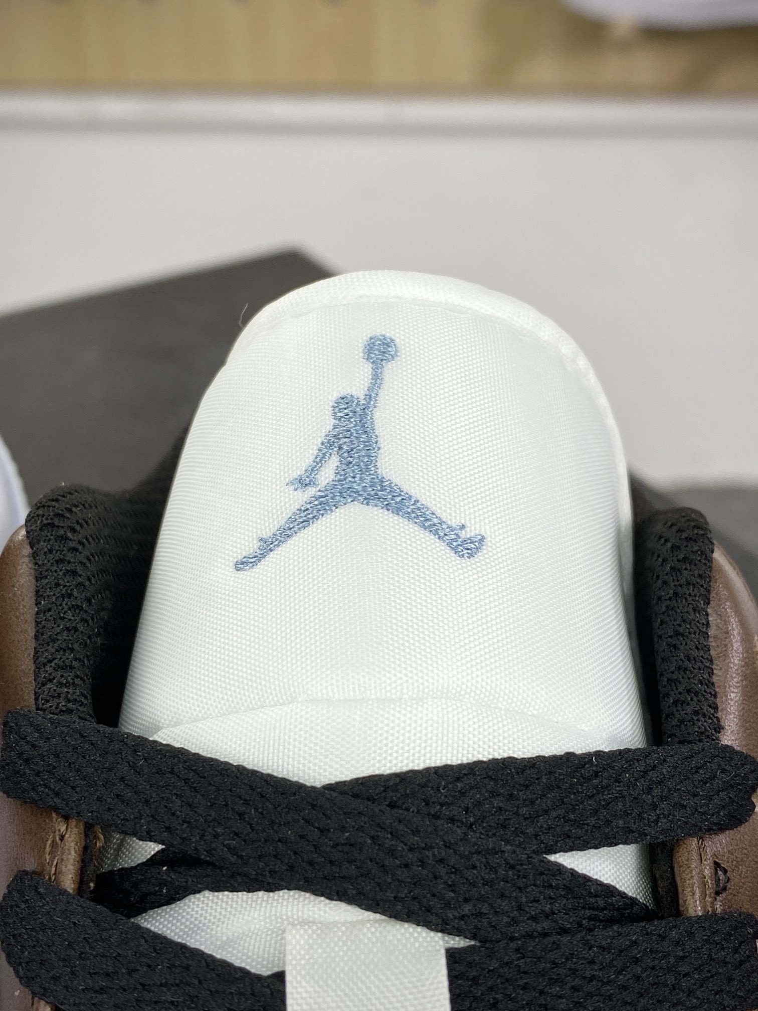 180 耐克Nike Air Jordan 1 Low GS"Mocha Blue Gray"AJ1乔丹一代低帮篮球鞋“白棕摩卡棕牛仔刺绣”FQ8156-142