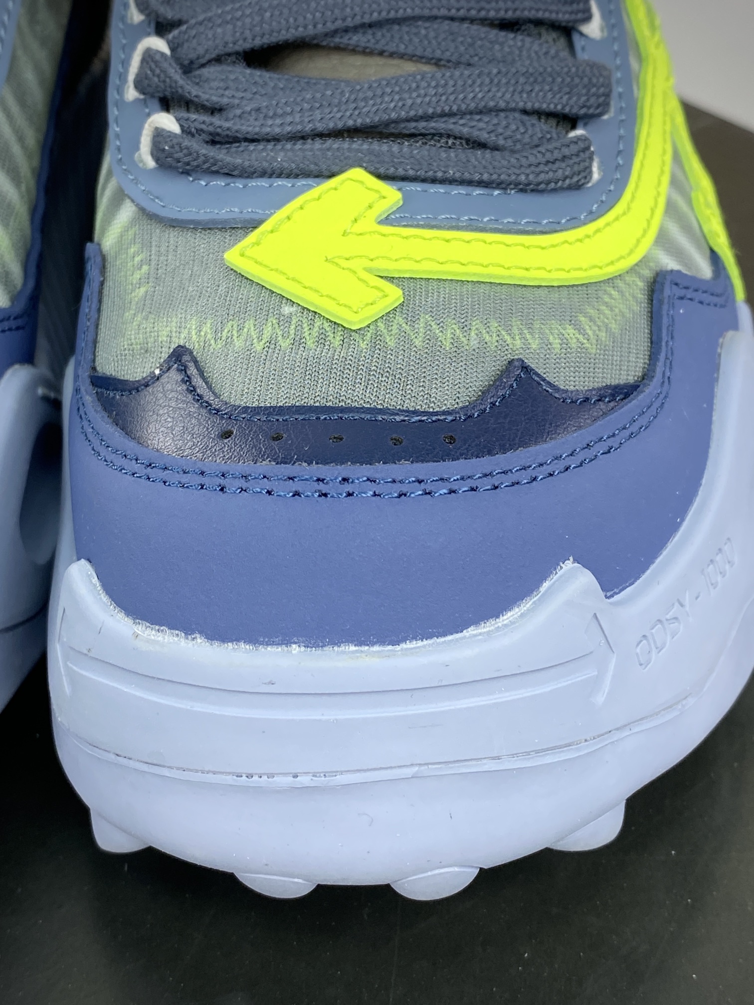 380 Off-White ODSY-1000 Chunky Arrow 系列低帮箭头运动鞋“深蓝灰绿荧光黄"OMIA139S208000423062