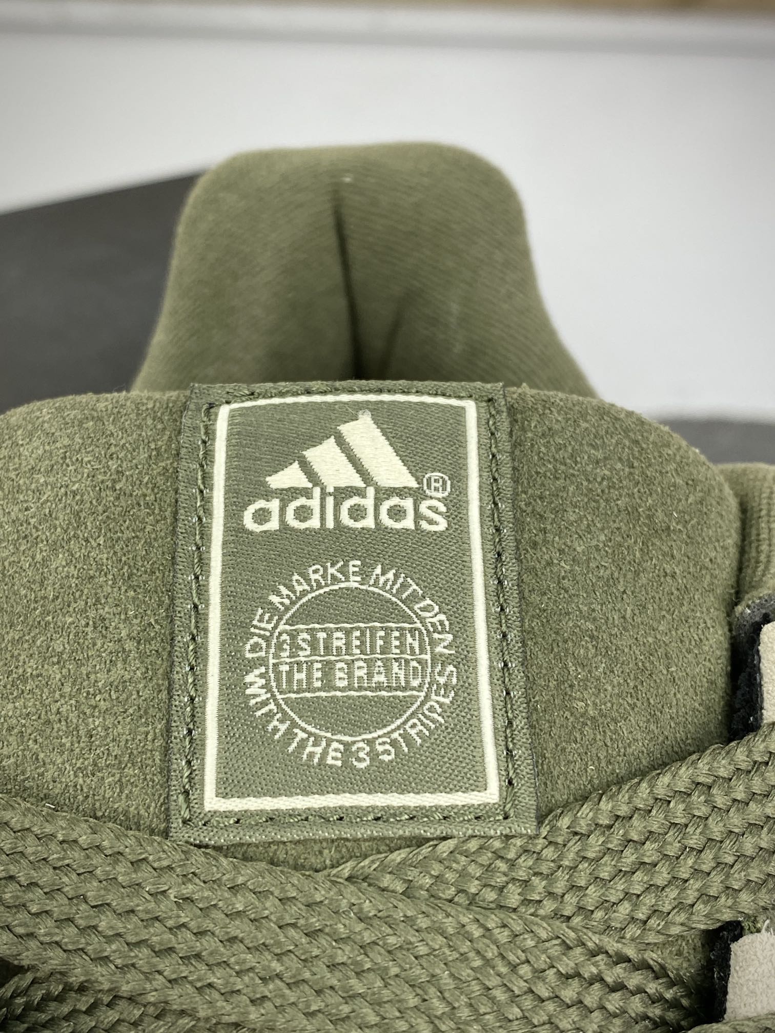 200 阿迪达斯Adidas Originals Adimatic Low"Olive Straighter"马蒂奇系列低帮板鞋“橄榄绿淡奶茶”IE9864