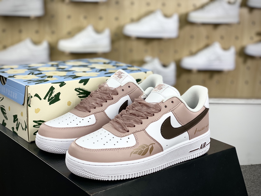 240 耐克Nike Air Force 1’07 Low Retro”Ash Pink/Lemon Tree”空军一号板鞋“灰粉白柠檬树涂鸦”CV8699-578