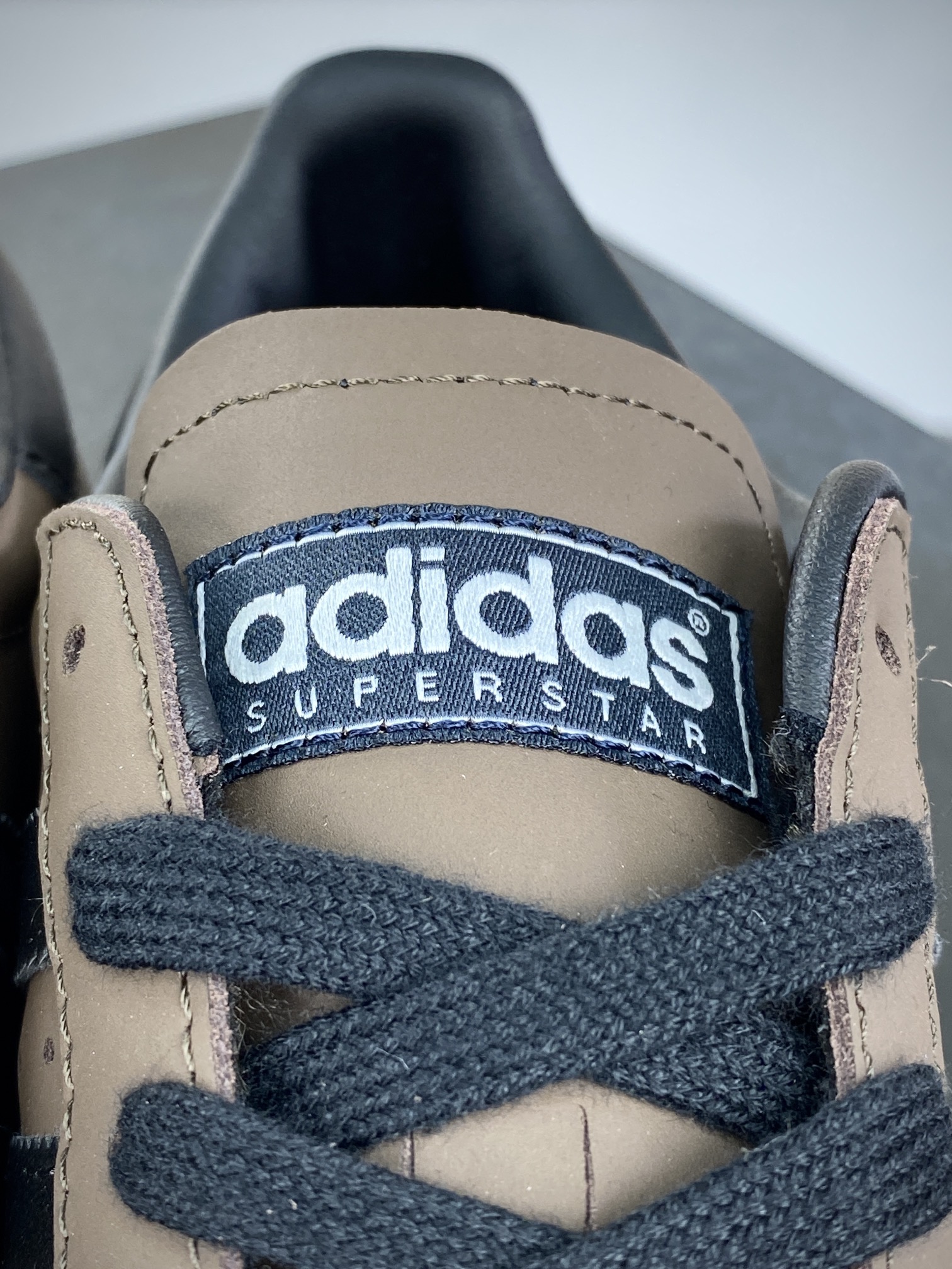 220 三叶草Adidas Originals Superstar 82"Black Brown"经典贝壳头板鞋“皮革乌木棕黑底”IF9034