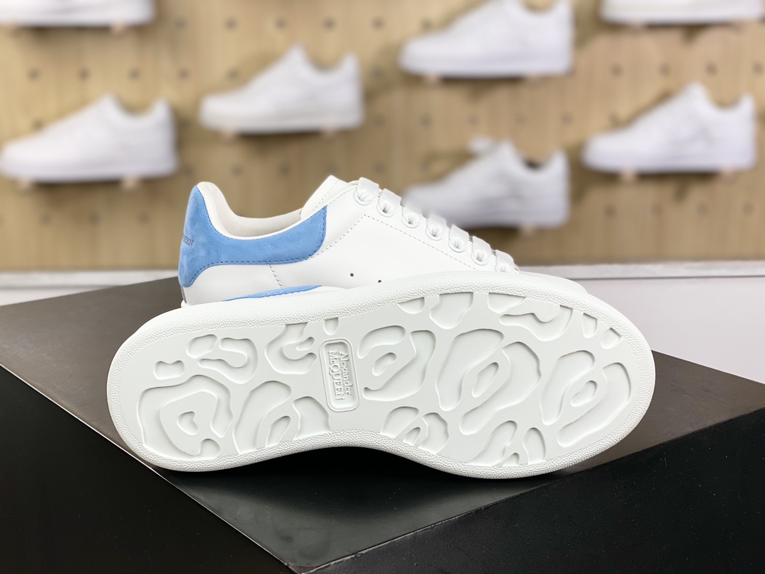 Italian luxury brand Alexander McQueen Sole Leather Sneakers low-top white shoes ”leather white light blue suede tail” 462214 WHGP7 9378