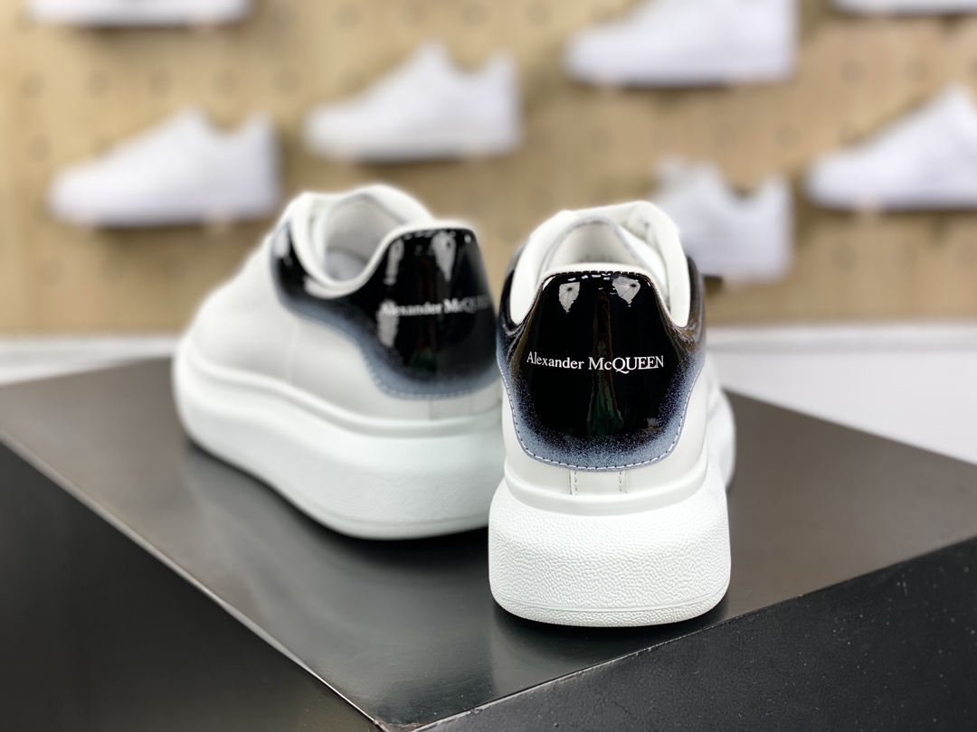 380 麦昆Alexander McQueen Oversized Sneakers 低帮时装厚底休闲运动小白板鞋“灰漆皮渐变”718243 WICY 98938