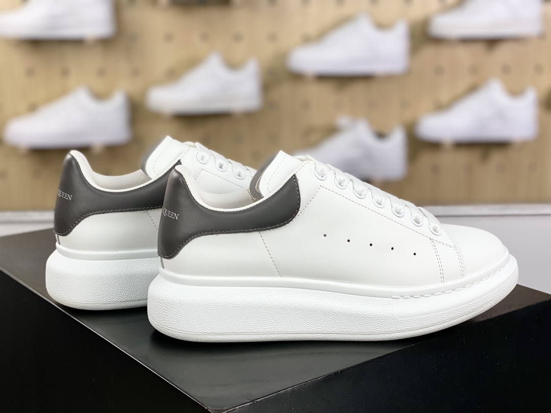 380 麦昆Alexander McQueen Oversized Sneakers 低帮时装厚底休闲运动小白板鞋“深灰尾”718243 WICY 98938