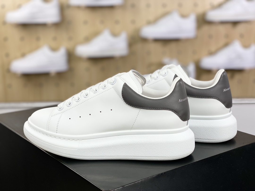 380 麦昆Alexander McQueen Oversized Sneakers 低帮时装厚底休闲运动小白板鞋“深灰尾”718243 WICY 98938