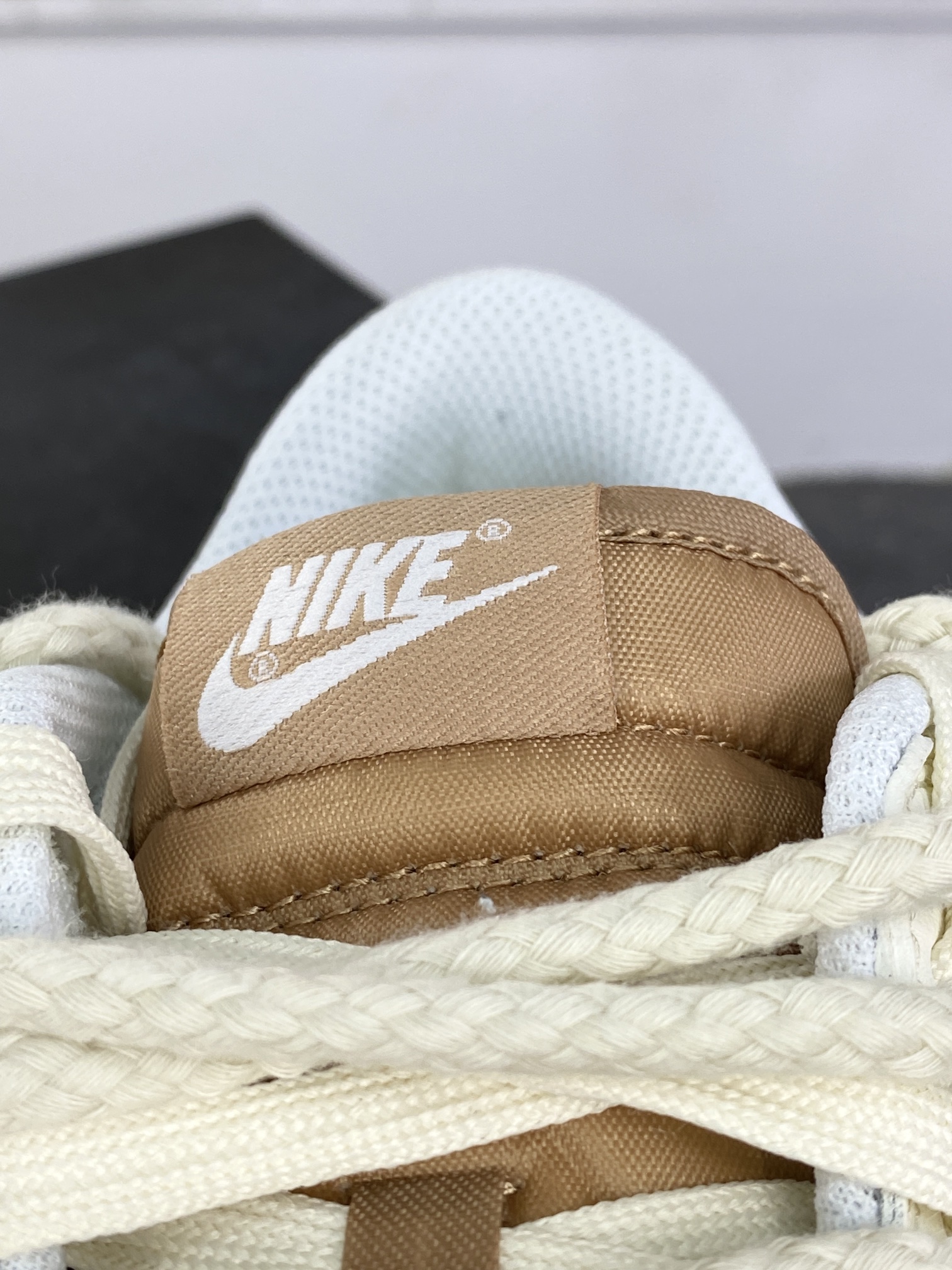 220 耐克Nike SB Dunk Low Lot" Milk Bear"扣篮系列低帮滑板板鞋“米棕豆乳熊仔美拉德绑绳”DD1873-200