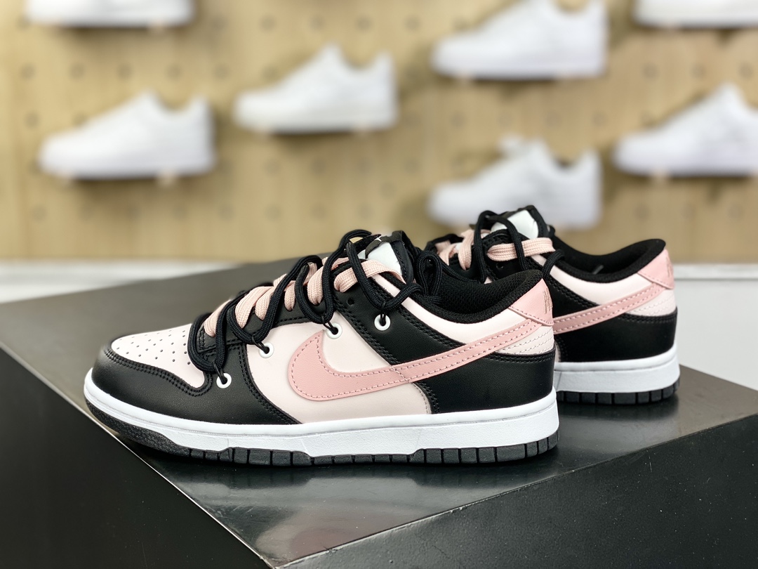 220 耐克Nike SB Dunk Low GS"Black/Pink"扣篮系列低帮板鞋“皮革黑樱花浅粉绑绳”CW1590-100