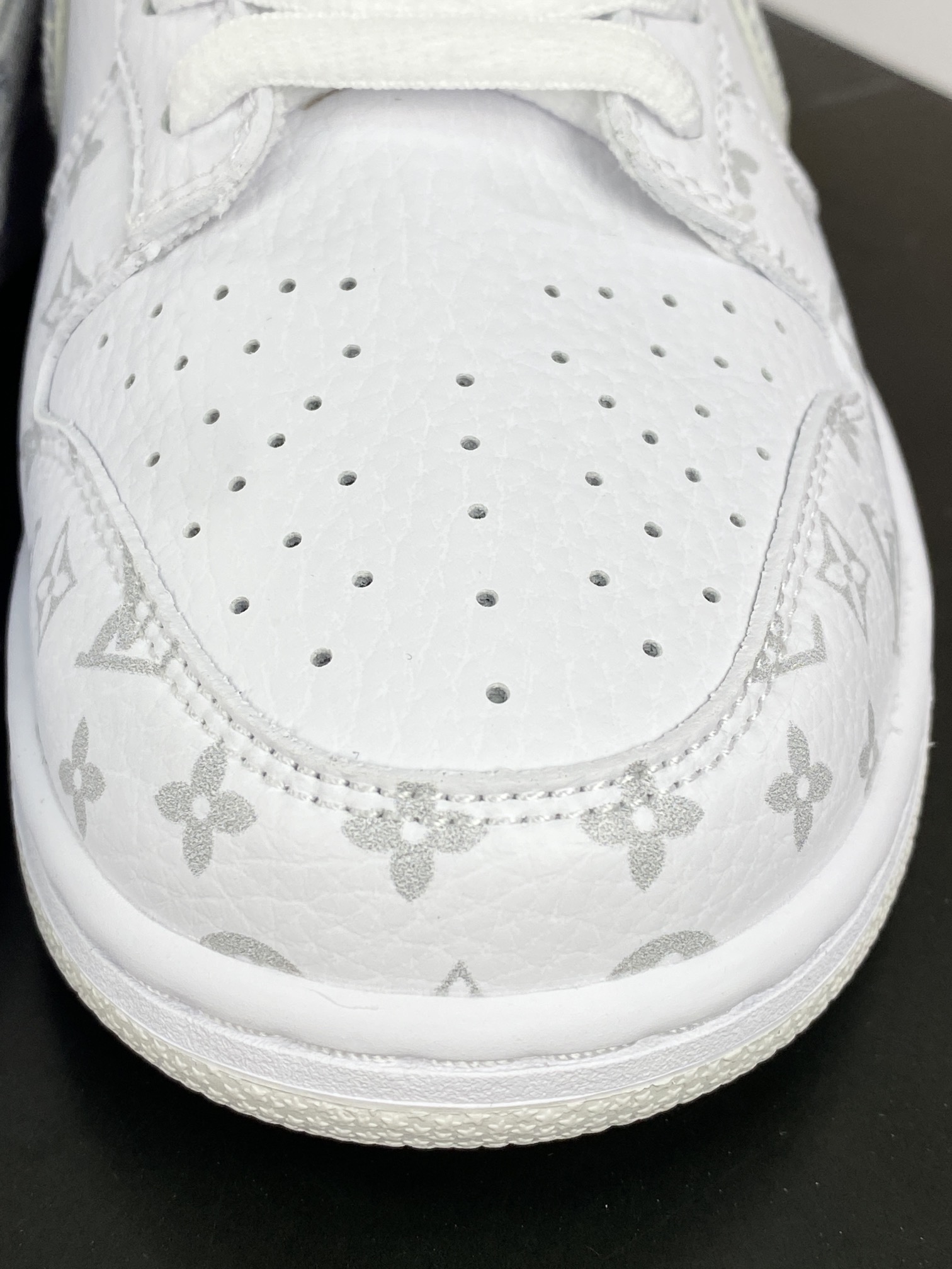 280 Louis Vuitton x Nike SB Dunk Low"White/Navy/LV Monogram"扣篮系列低帮休闲运动滑板板鞋LV0526-593