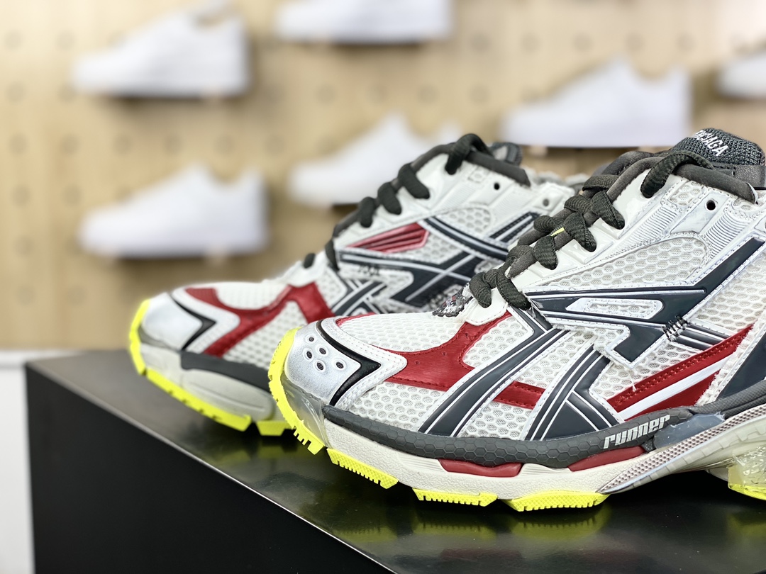 480 巴黎世家BALENCIAGA Runner Sneaker"White/Dark Grey/Red"慢跑慢跑鞋“解构破坏白深灰红黄”677403 W3RB6 9167