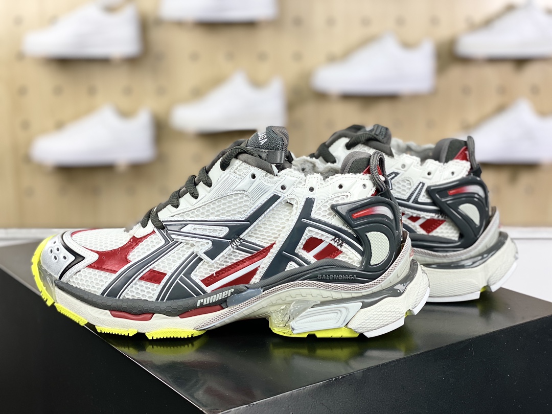 480 巴黎世家BALENCIAGA Runner Sneaker"White/Dark Grey/Red"慢跑慢跑鞋“解构破坏白深灰红黄”677403 W3RB6 9167