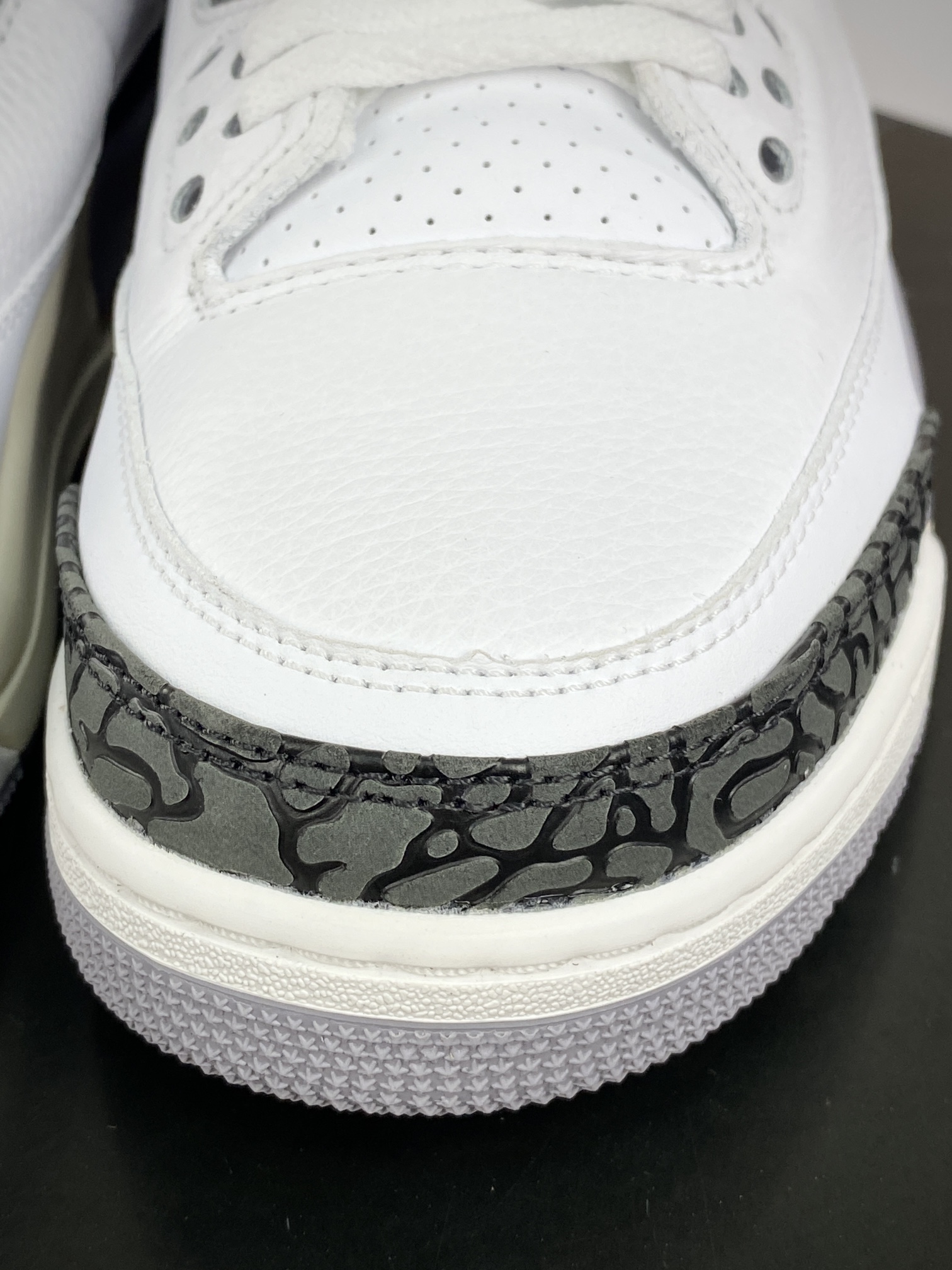 240 Nike Air Jordan 3 Retro"Cement Grey"迈克尔·乔丹AJ3代中帮篮球鞋“白水泥灰爆裂纹”CT8532-106