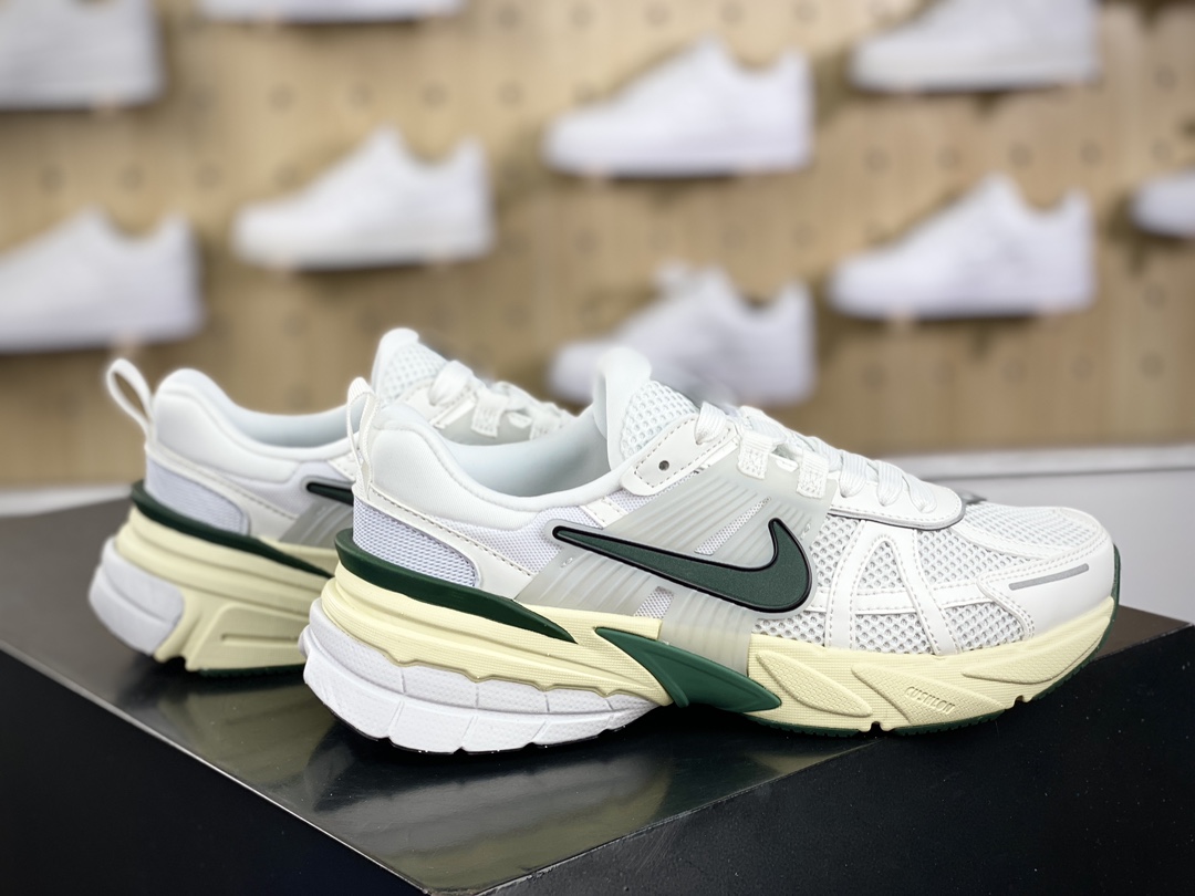 220 Nike Wmns V2K Runtekk Low"White/Green"复古潮系列未来慢跑鞋“白墨绿”FD0736-101