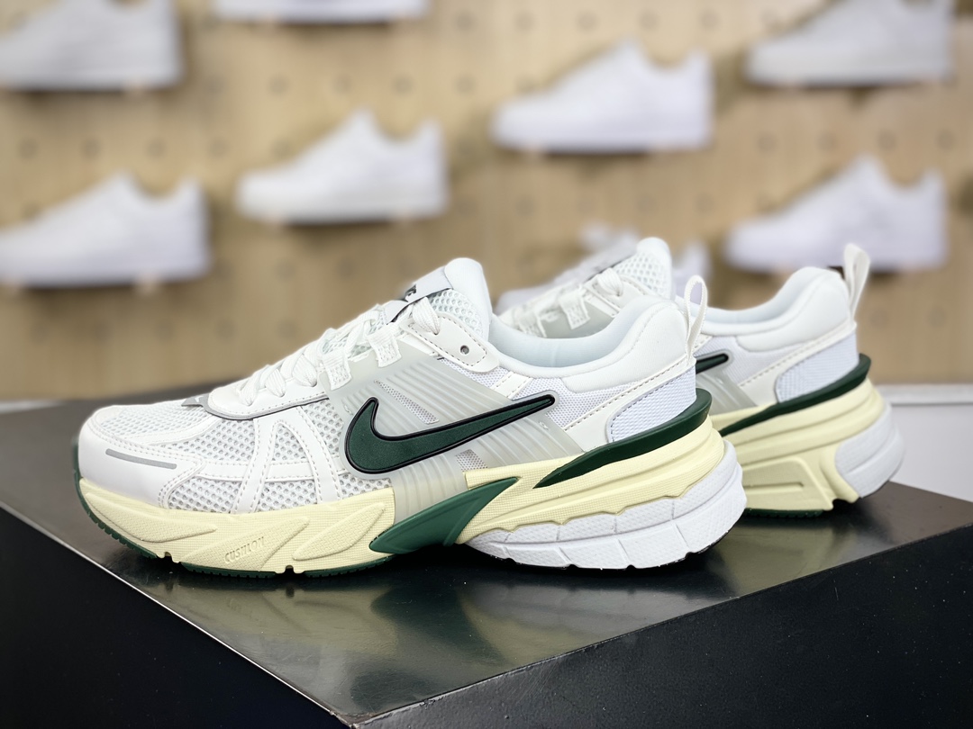 220 Nike Wmns V2K Runtekk Low"White/Green"复古潮系列未来慢跑鞋“白墨绿”FD0736-101