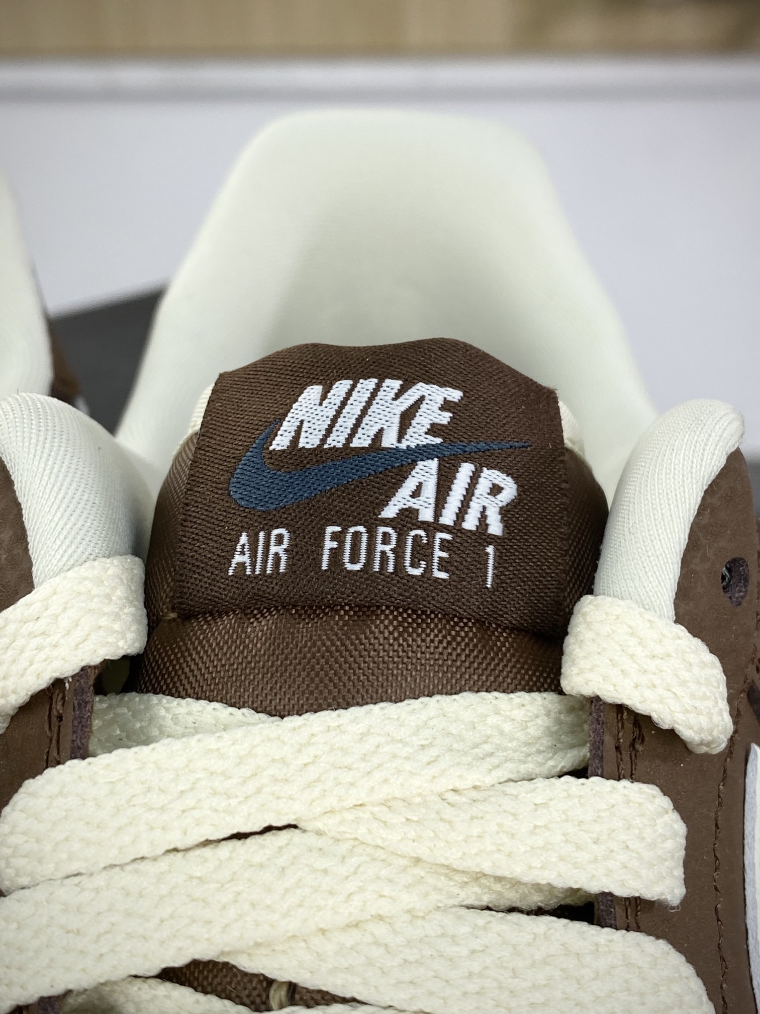 200 Nike Air Force 1 Low"White/Coffee Brown"空军一号经典低帮板鞋“皮革白咖啡棕翻毛钩子”CN2873-106