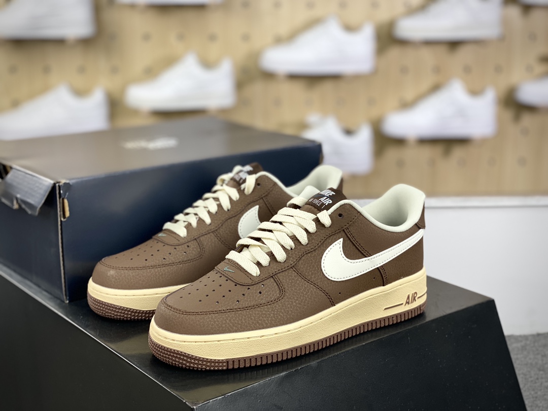 200 Nike Air Force 1 Low”White/Coffee Brown”空军一号经典低帮板鞋“皮革白咖啡棕翻毛钩子”CN2873-106