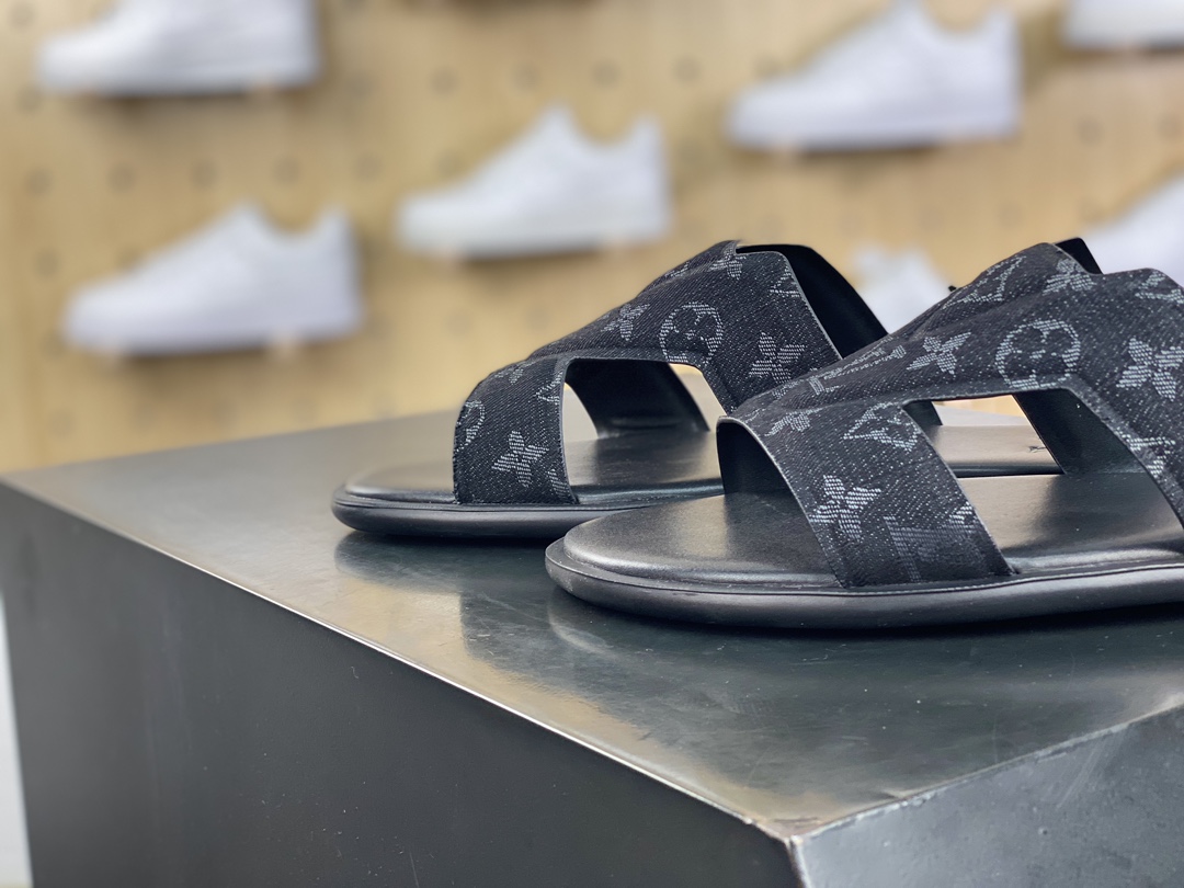 240 法国奢侈品牌LV路易威登Louis Vuitton Oasis Mule Sandals 绿洲系列交叠式夏季舒适防滑休闲 1AC69F