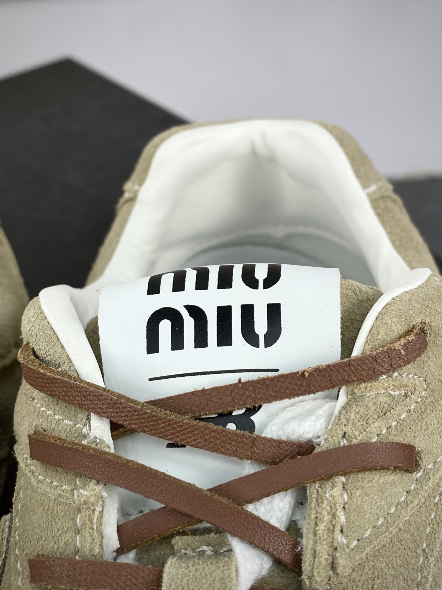 240 缪缪MiuMiu x NB新百伦New Balance 530 SL系列低帮经典慢跑鞋“联名翻毛驼棕绿鞋带”