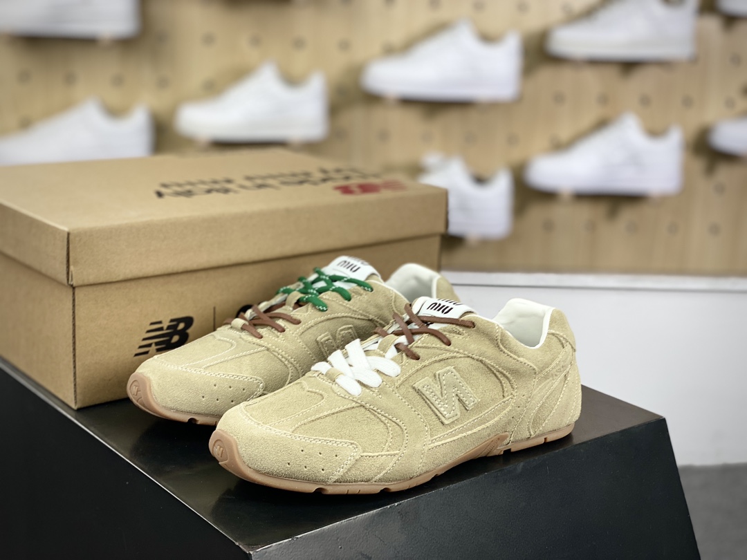 240 缪缪MiuMiu x NB新百伦New Balance 530 SL系列低帮经典慢跑鞋“联名翻毛驼棕绿鞋带”