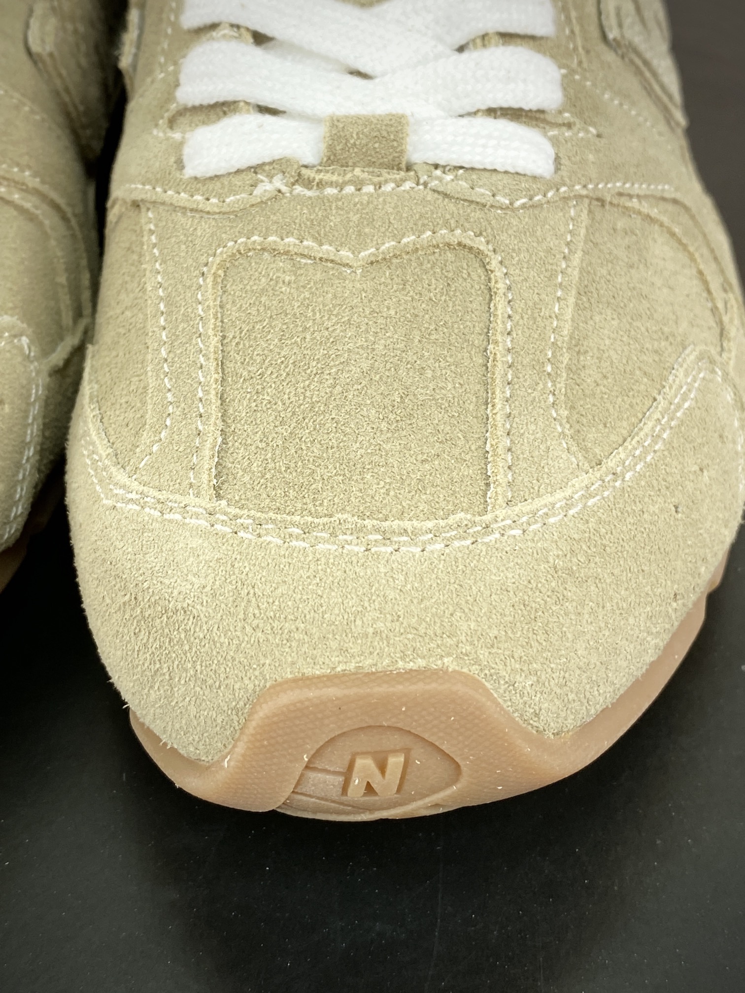 240 缪缪MiuMiu x NB新百伦New Balance 530 SL系列低帮经典慢跑鞋“联名翻毛驼棕绿鞋带”