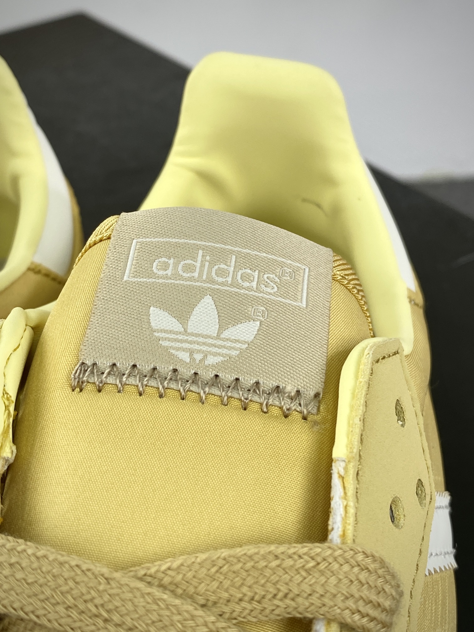 200 Adidas Originals Wmns Samba OG"Off White Oat"桑巴舞板鞋“香蕉米黄咖啡底”IG6170