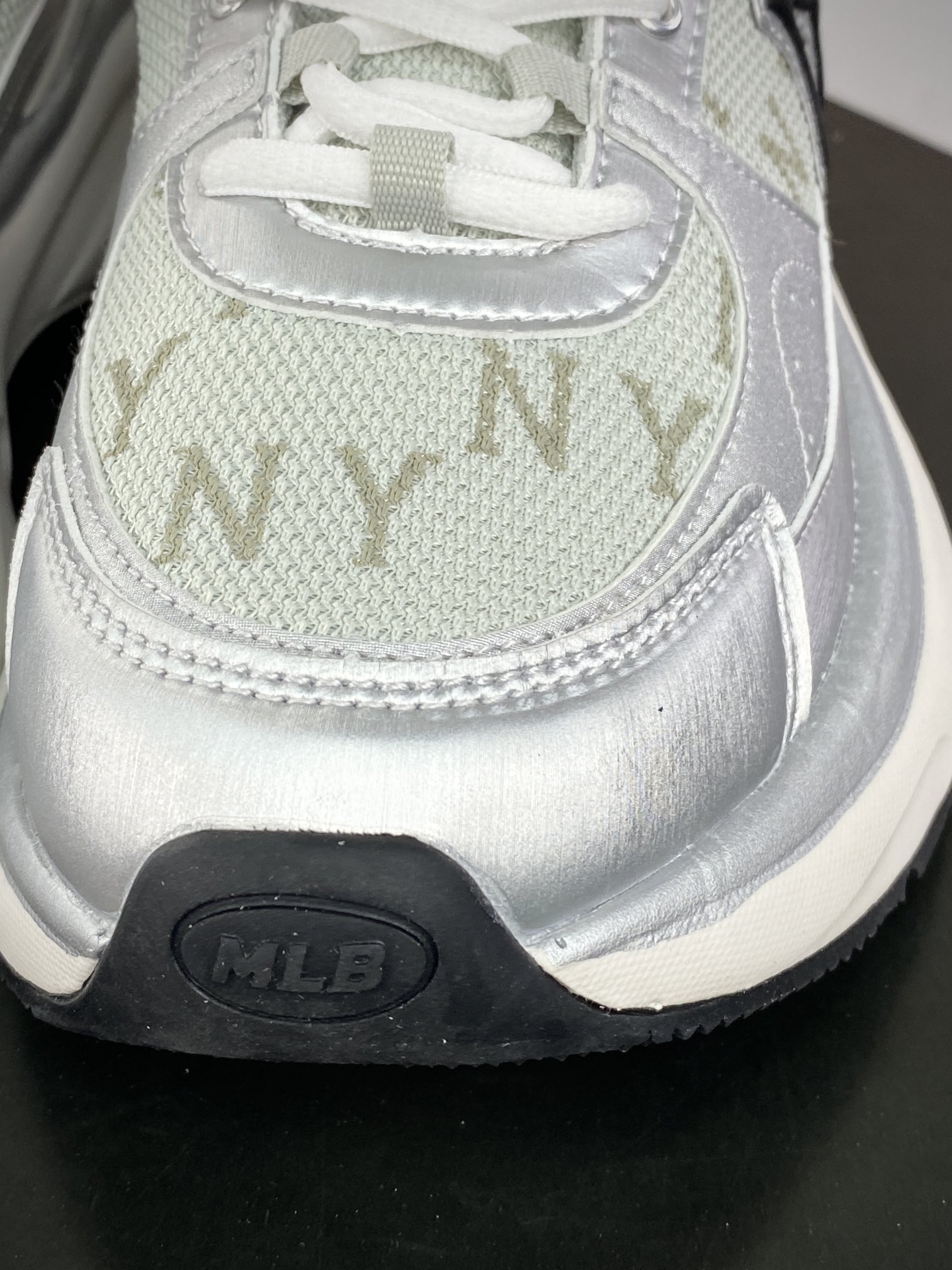 220 New York Yankees x MLB Fastball Classic Monogram 慢跑鞋“金属银NY印面LOGO”3ARNFSB4N-GP001