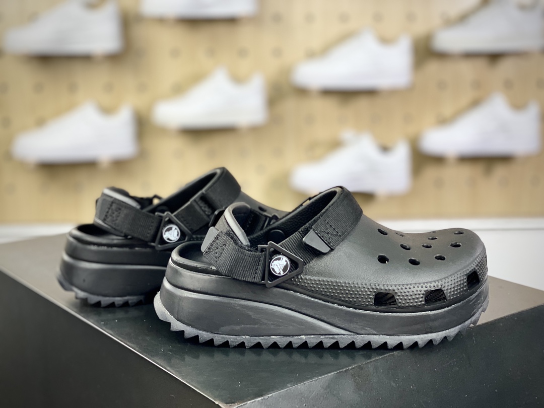 140 卡骆驰/Crocs Classic Hiker Clog Sandals 徒步者系列厚底户外风沙滩穿搭休闲涉水洞洞鞋凉拖鞋“全黑锯齿底”206772-060