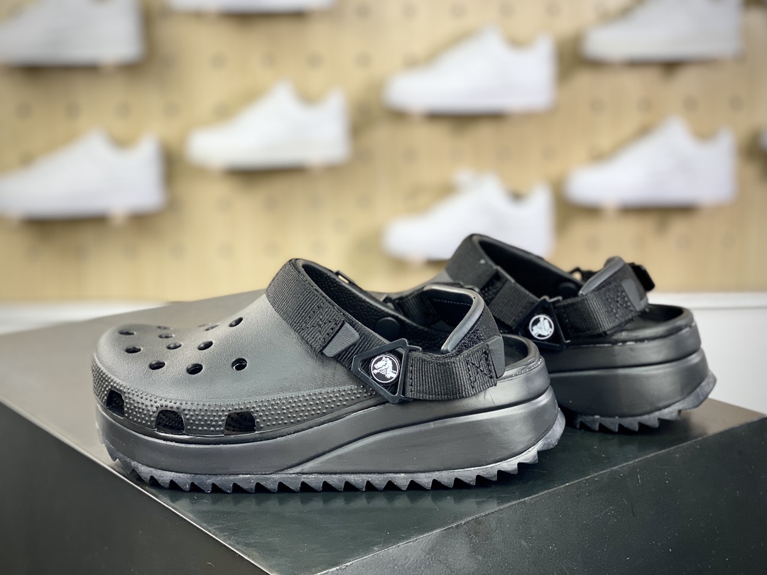 140 卡骆驰/Crocs Classic Hiker Clog Sandals 徒步者系列厚底户外风沙滩穿搭休闲涉水洞洞鞋凉拖鞋“全黑锯齿底”206772-060