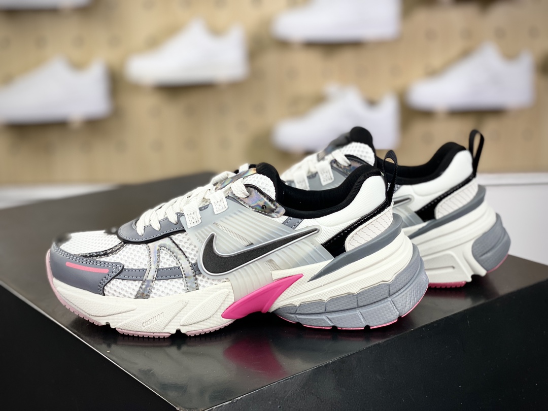 220 耐克Nike Wmns V2K Runtekk Low"White Grey Pink"复古慢跑鞋“白黑深灰粉”FZ5061-100