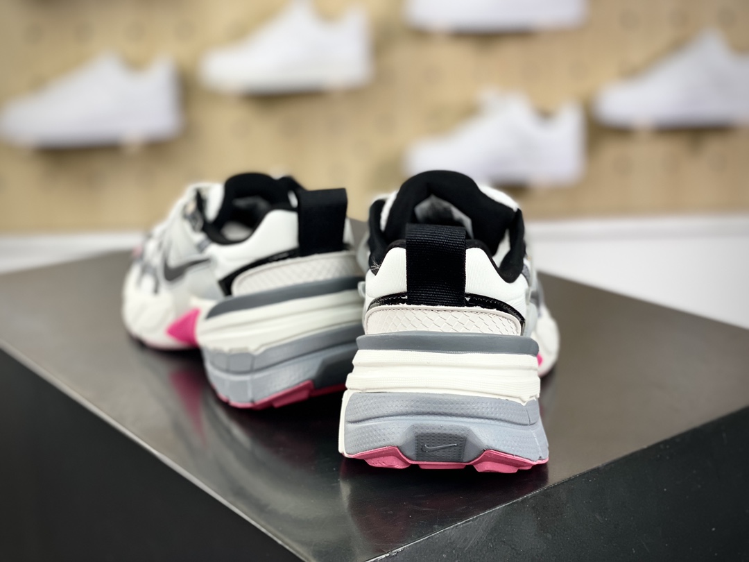 220 耐克Nike Wmns V2K Runtekk Low"White Grey Pink"复古慢跑鞋“白黑深灰粉”FZ5061-100