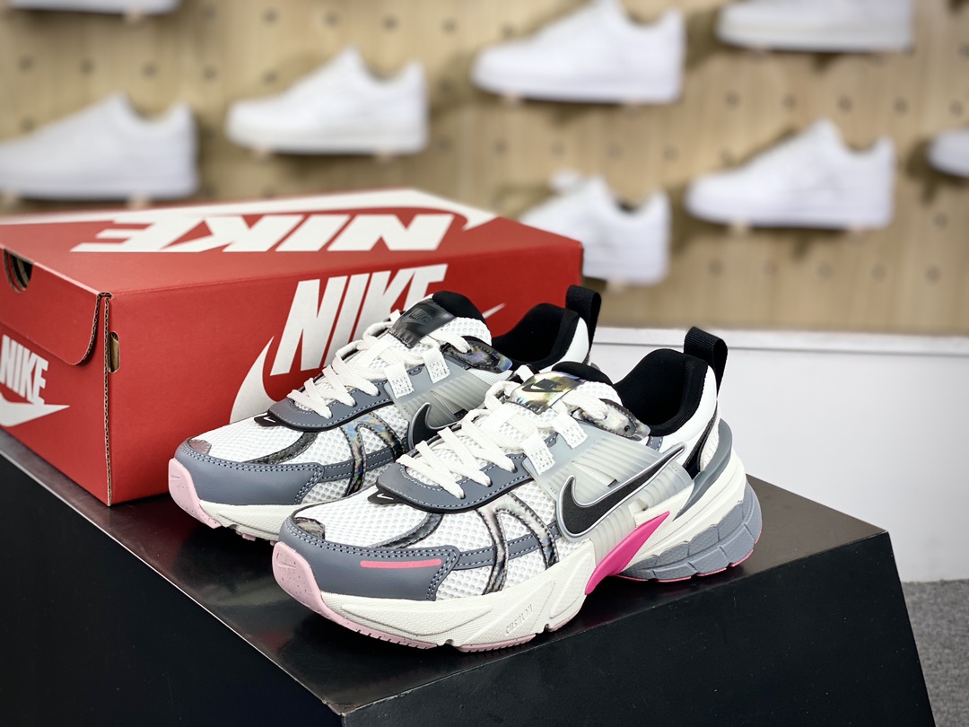 220 耐克Nike Wmns V2K Runtekk Low”White Grey Pink”复古慢跑鞋“白黑深灰粉”FZ5061-100