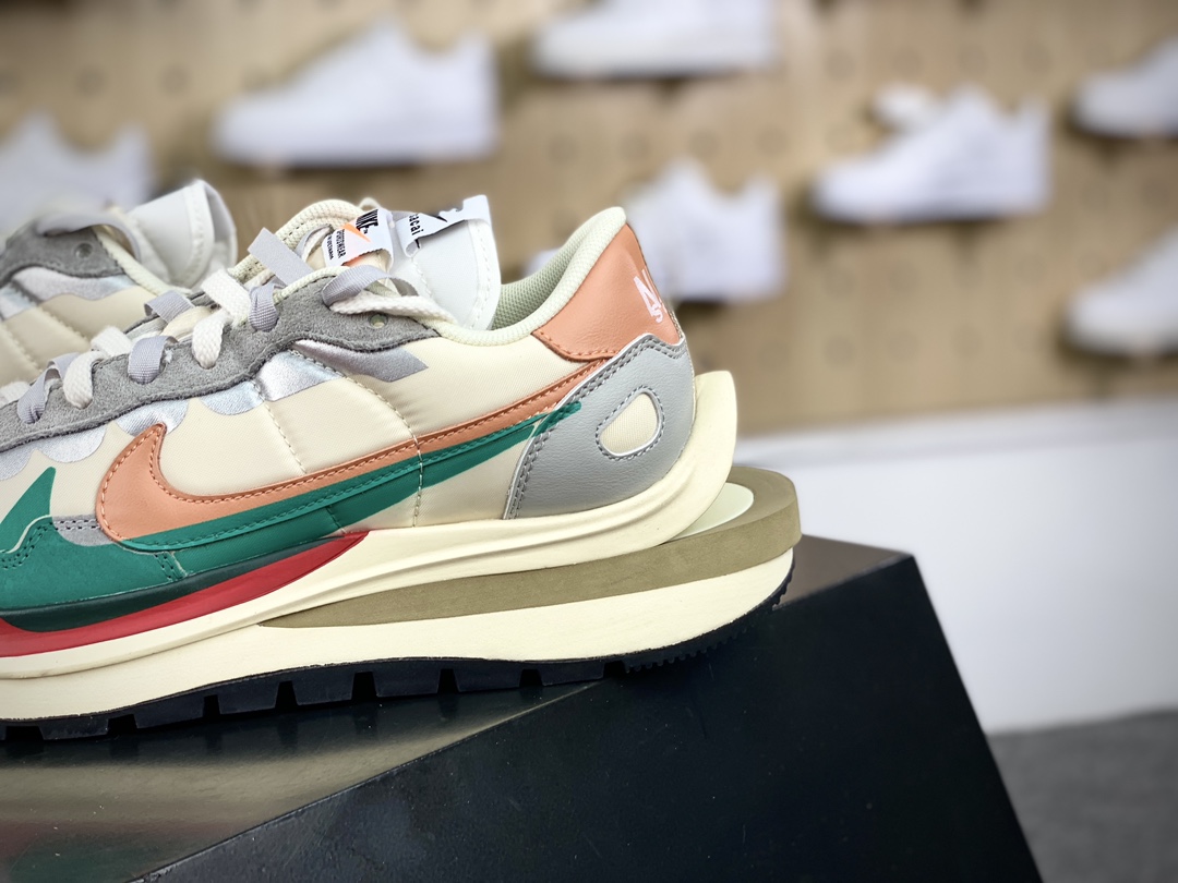 240 Sacai x Nike VaporWaffle 3.0"Beige/Grey/Red"系列慢跑鞋“厚布米黄灰红橙绿重叠双钩子”DD1875-107