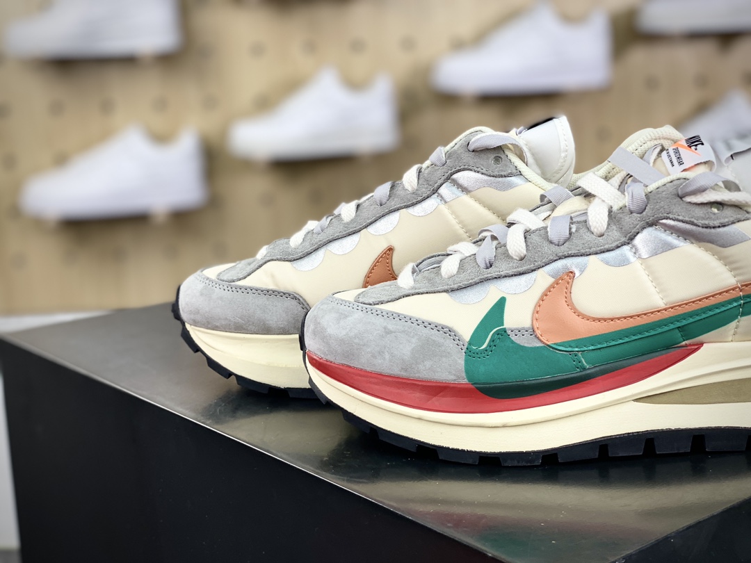 240 Sacai x Nike VaporWaffle 3.0"Beige/Grey/Red"系列慢跑鞋“厚布米黄灰红橙绿重叠双钩子”DD1875-107